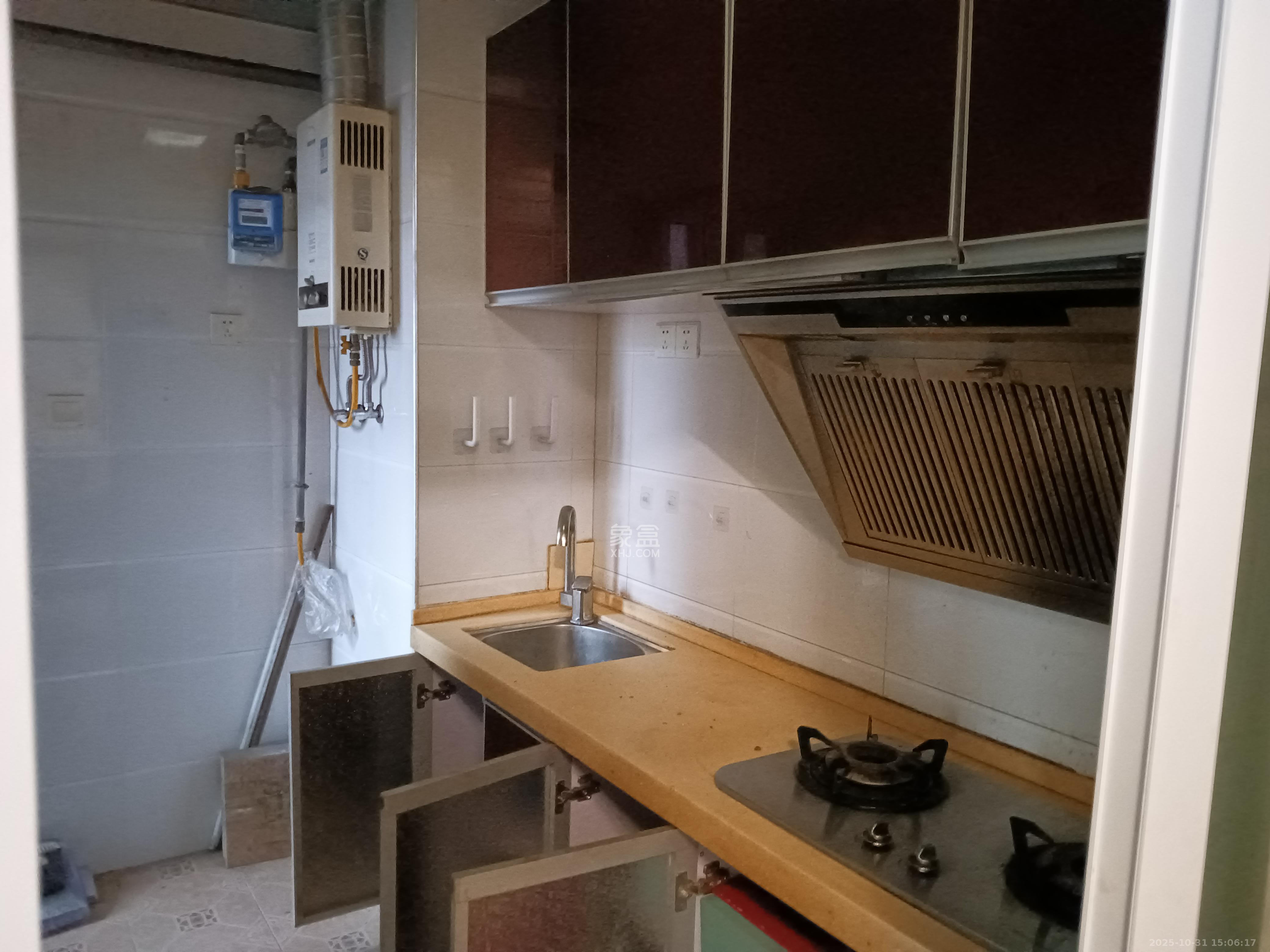 中天广场  1室1厅1卫    2300.0元/月 中天广场  1室1厅1卫    2300.0元/月室内图