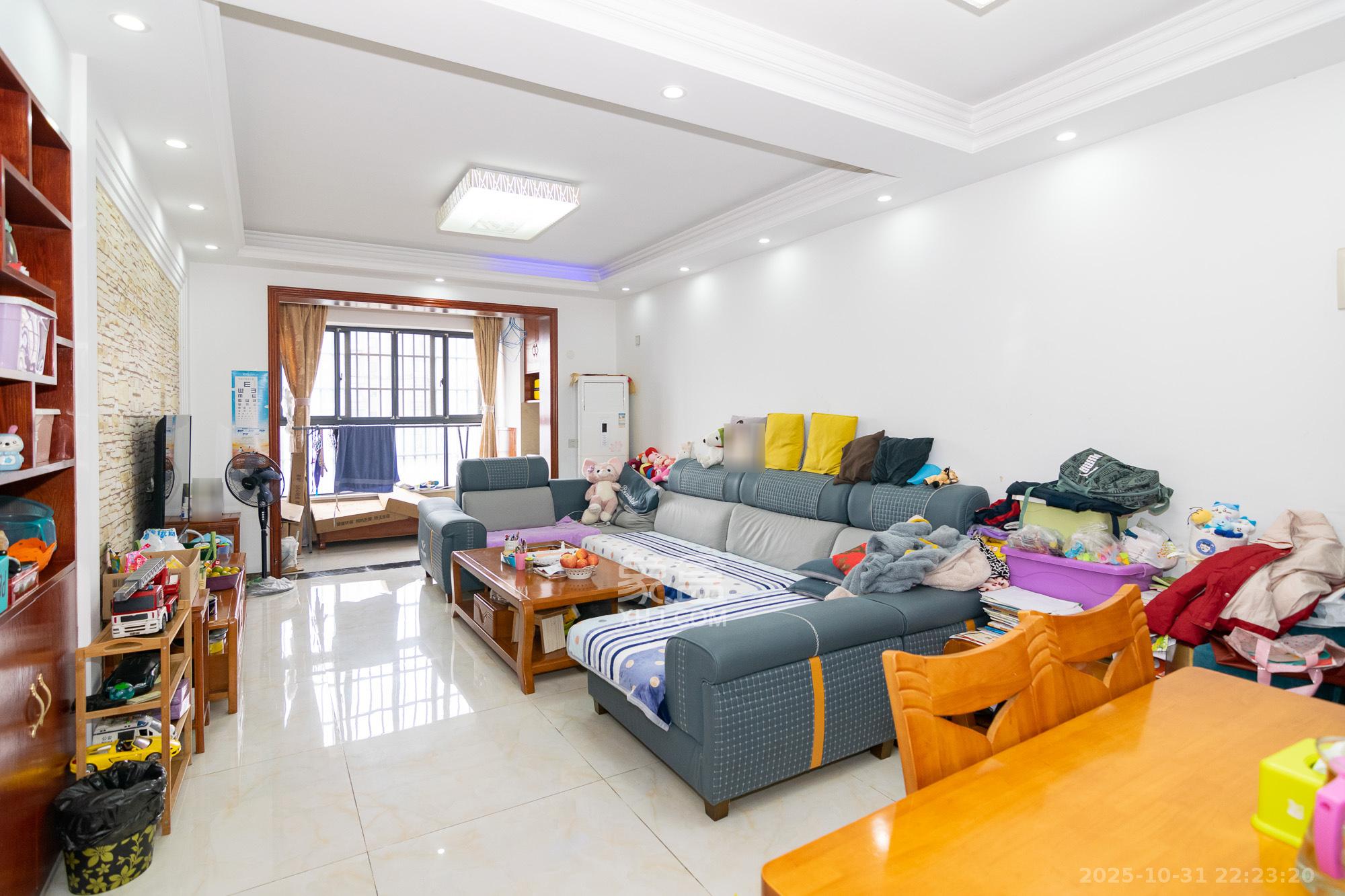 澳海澜庭 2室2厅1卫 45.0万 澳海澜庭 2室2厅1卫 45.0万客厅