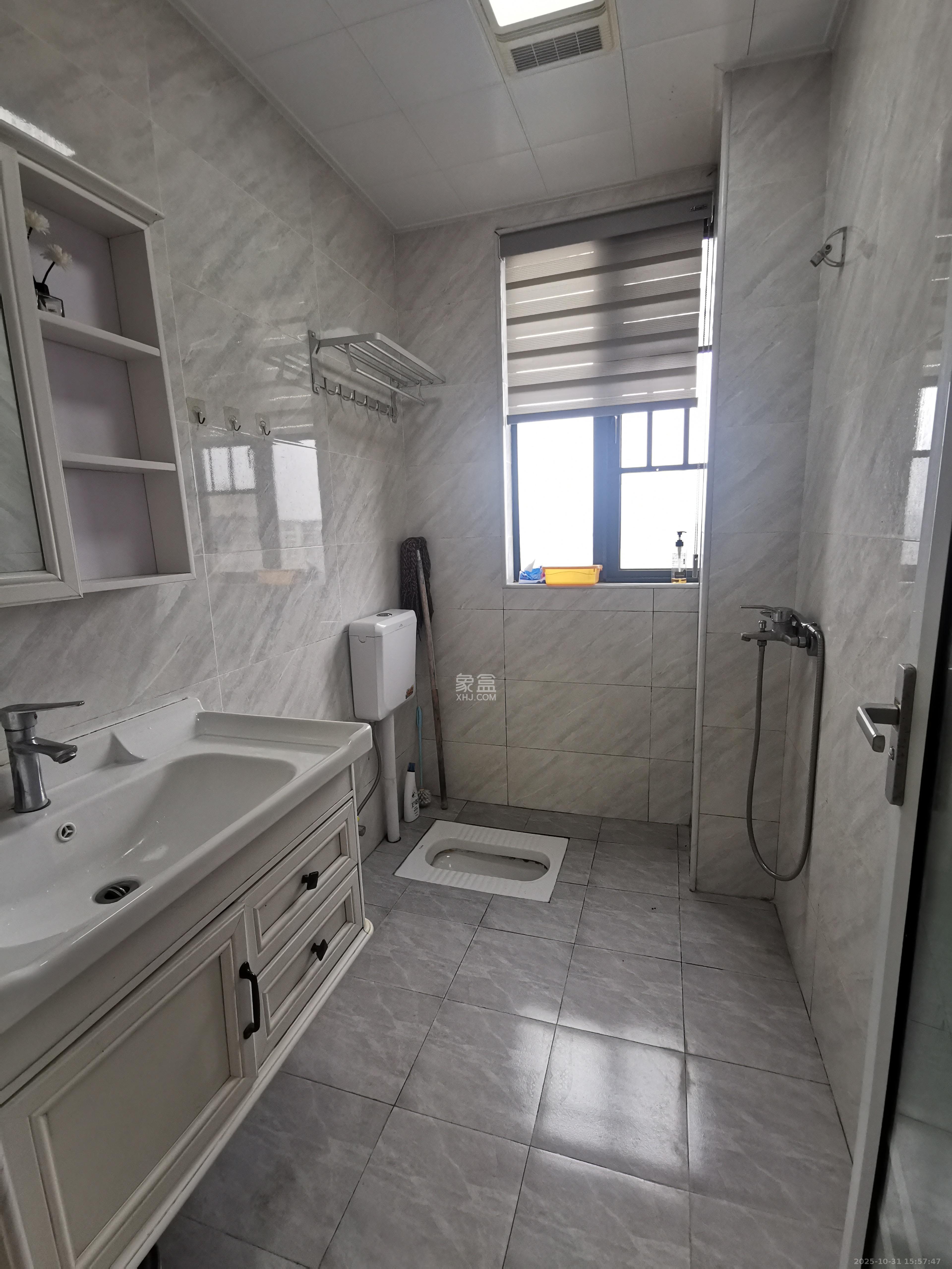 德惠雅苑(众星湘港公馆)  3室2厅2卫    2300.0元/月 德惠雅苑(众星湘港公馆)  3室2厅2卫    2300.0元/月室内图