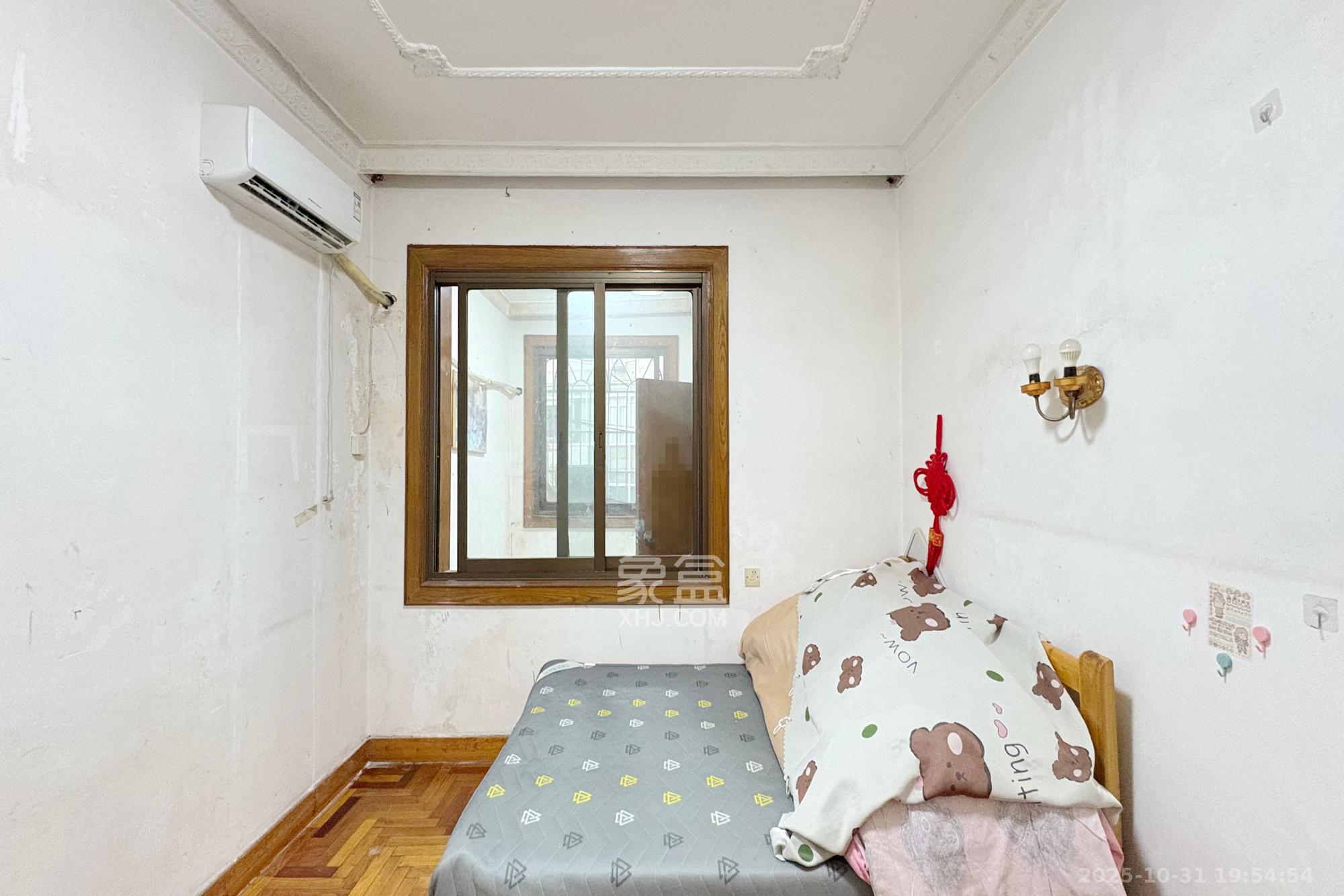 燕山街社区  3室1厅1卫    50.0万卧室