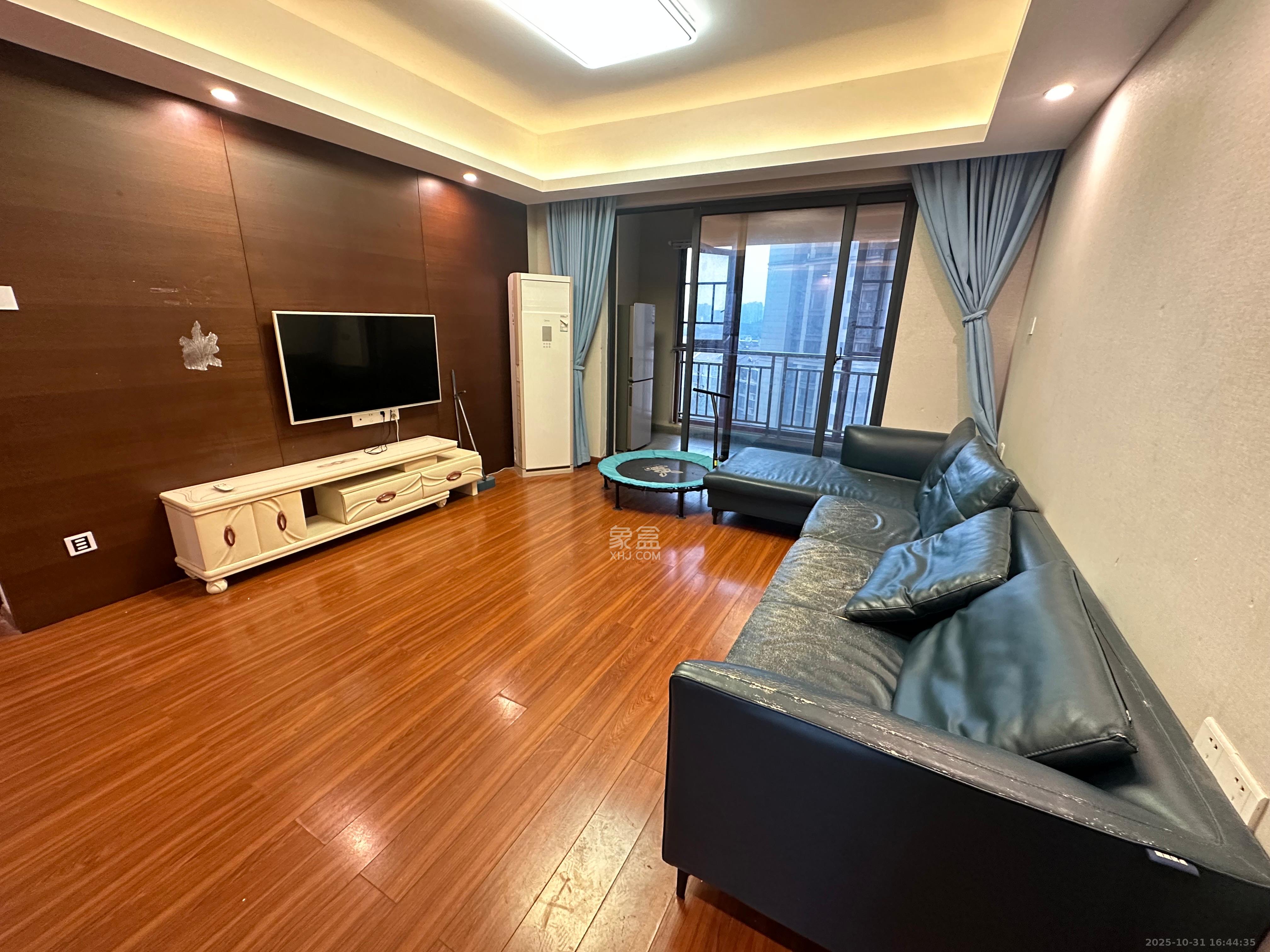 荣泰广场  3室2厅2卫    2500.0元/月室内图