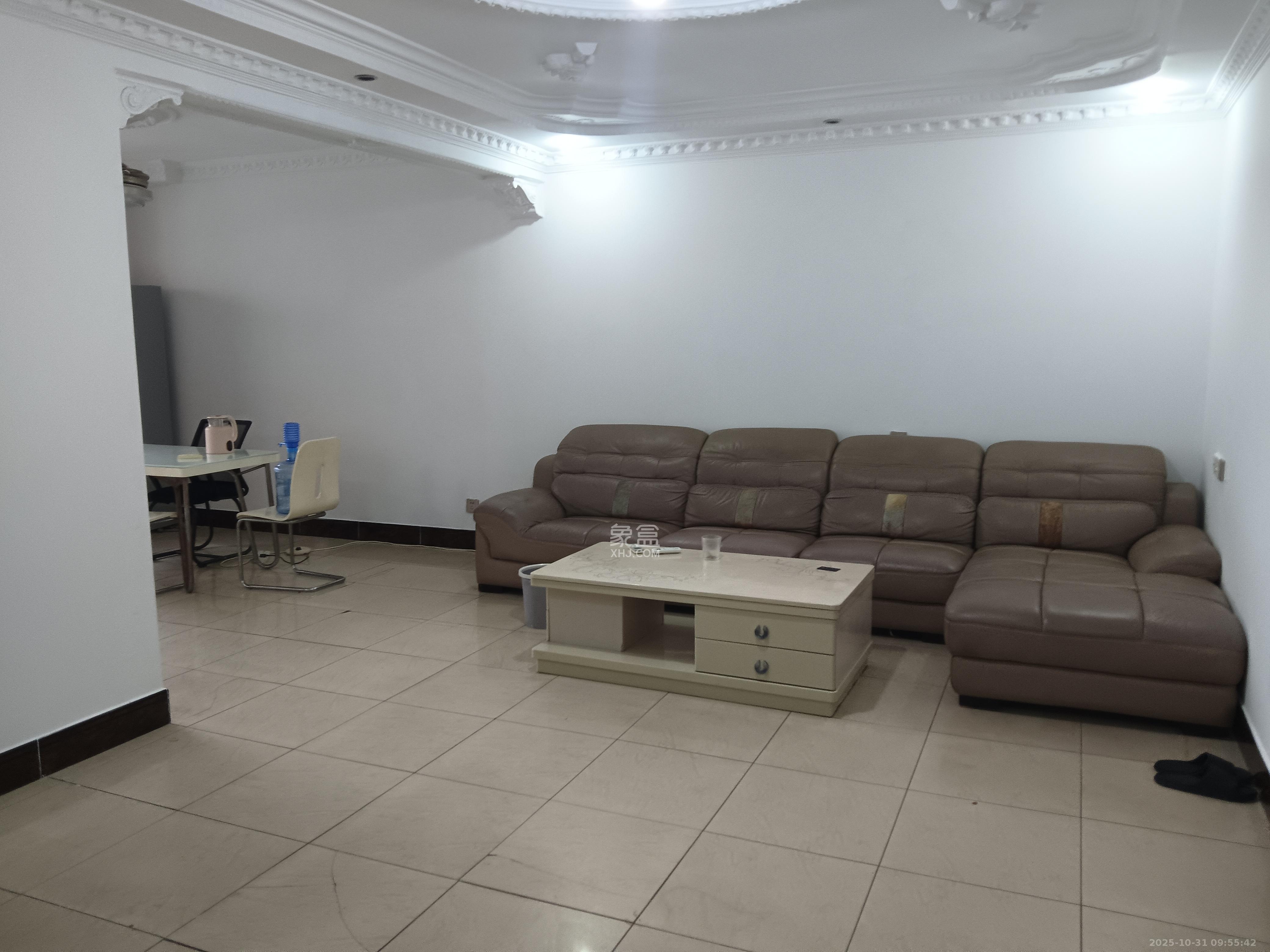 长监宿舍  2室1厅1卫    1400.0元/月 长监宿舍  2室1厅1卫    1400.0元/月室内图