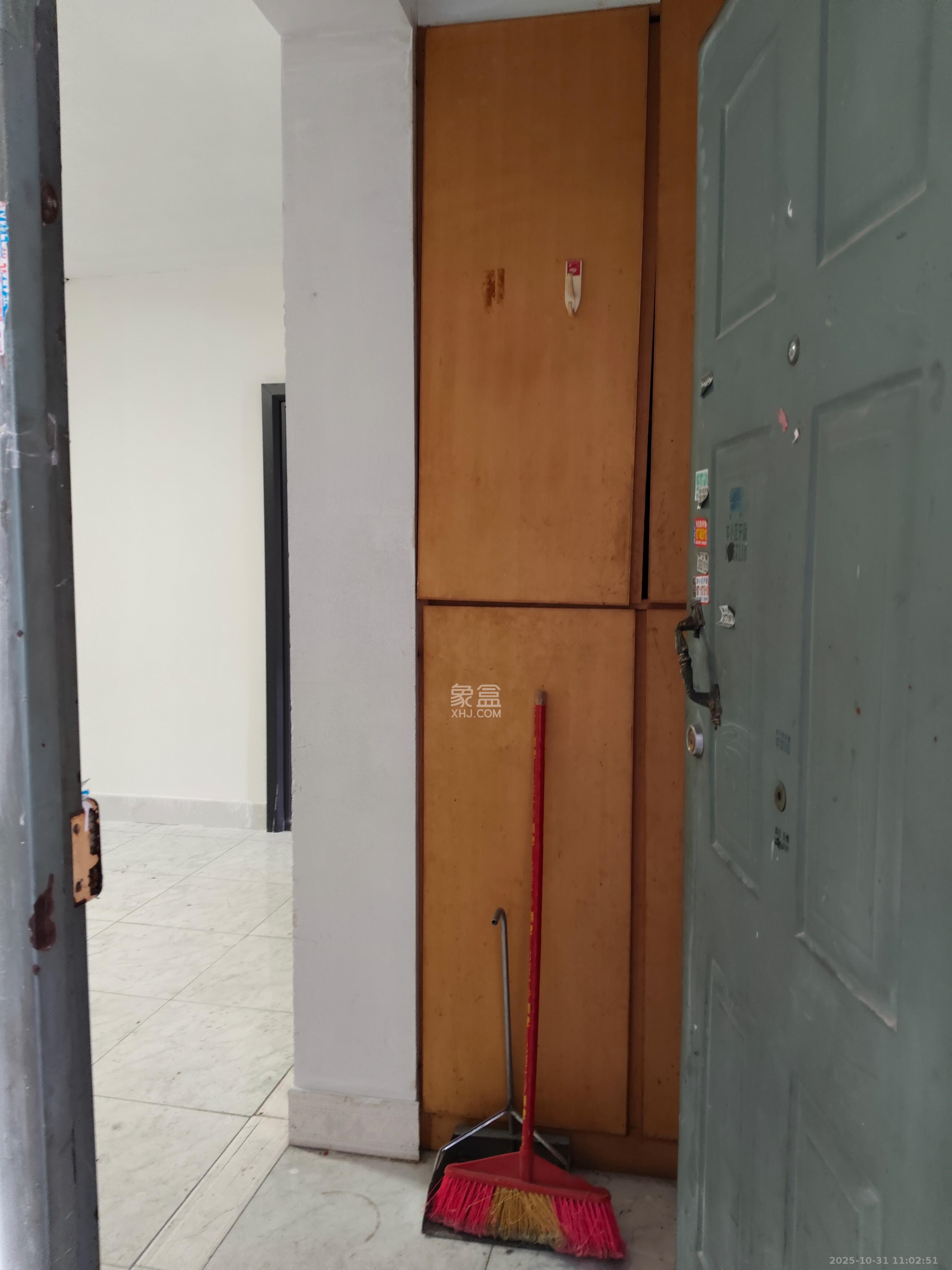 家兴公寓(洪家井)  3室1厅1卫    2600.0元/月 家兴公寓(洪家井)  3室1厅1卫    2600.0元/月