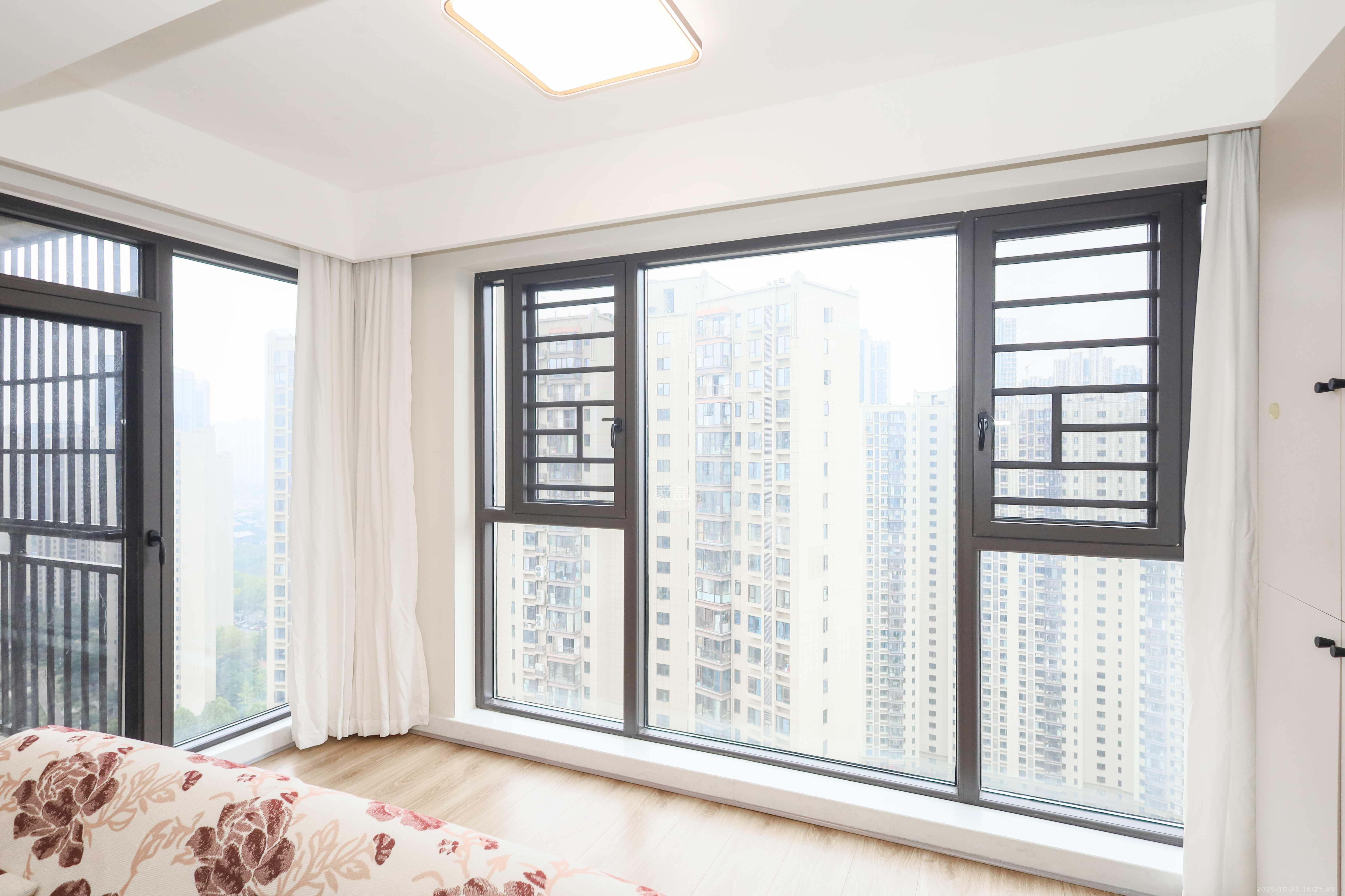 中国铁建梅溪青秀三期  4室2厅2卫    169.0万阳台