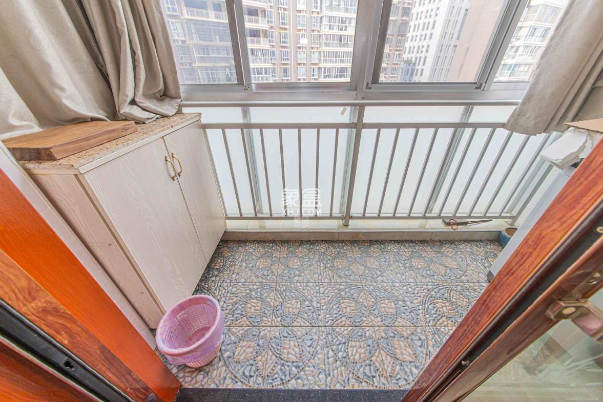 德泽苑 5室2厅2卫 108.0万 德泽苑 5室2厅2卫 108.0万阳台