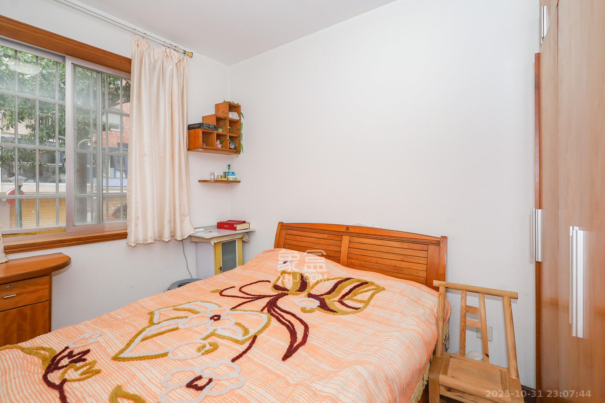 西江庭院（盐业集团宿舍）  2室2厅1卫    80.0万卧室