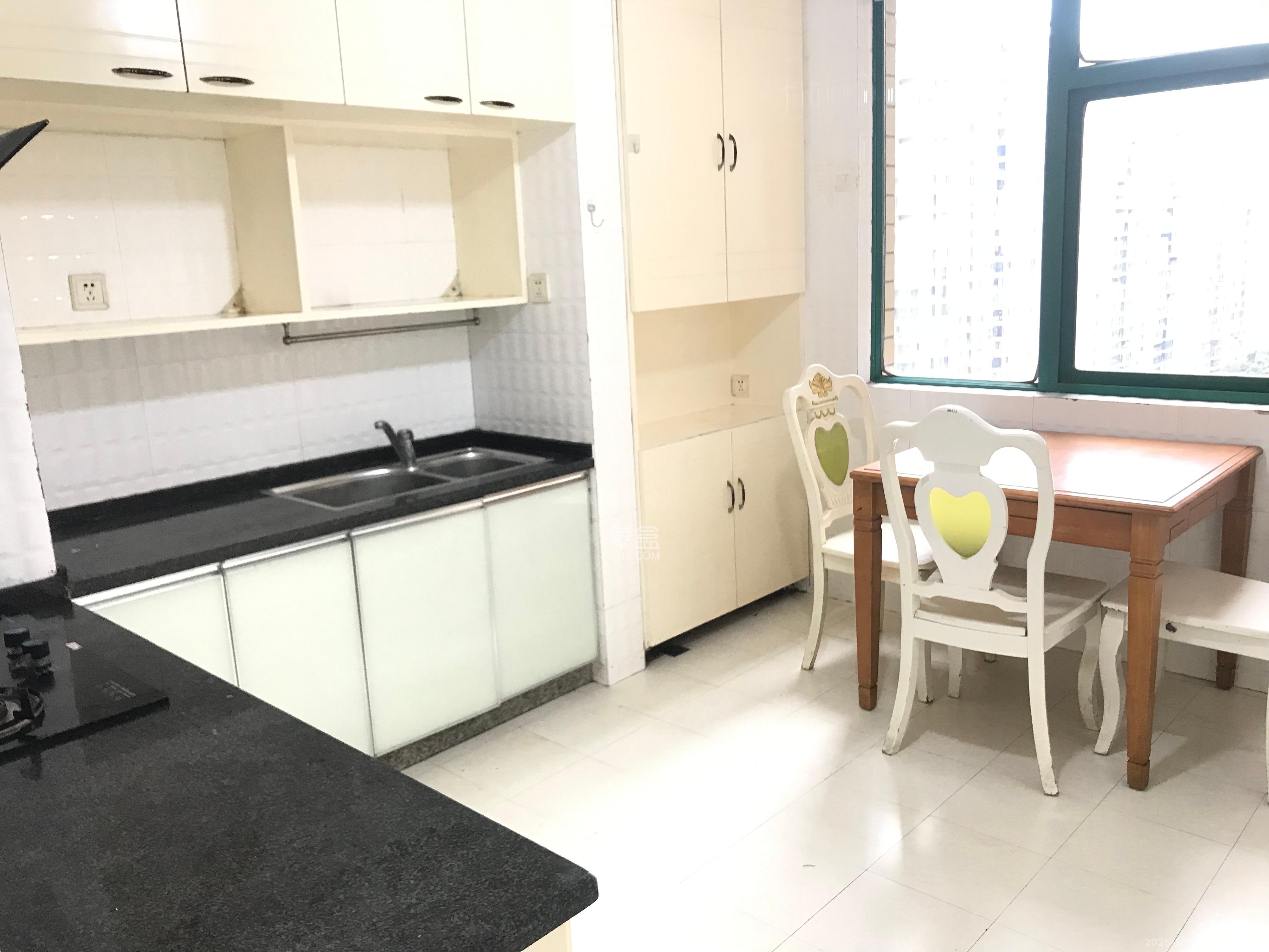 明城公寓  4室2厅2卫    2500.0元/月室内图