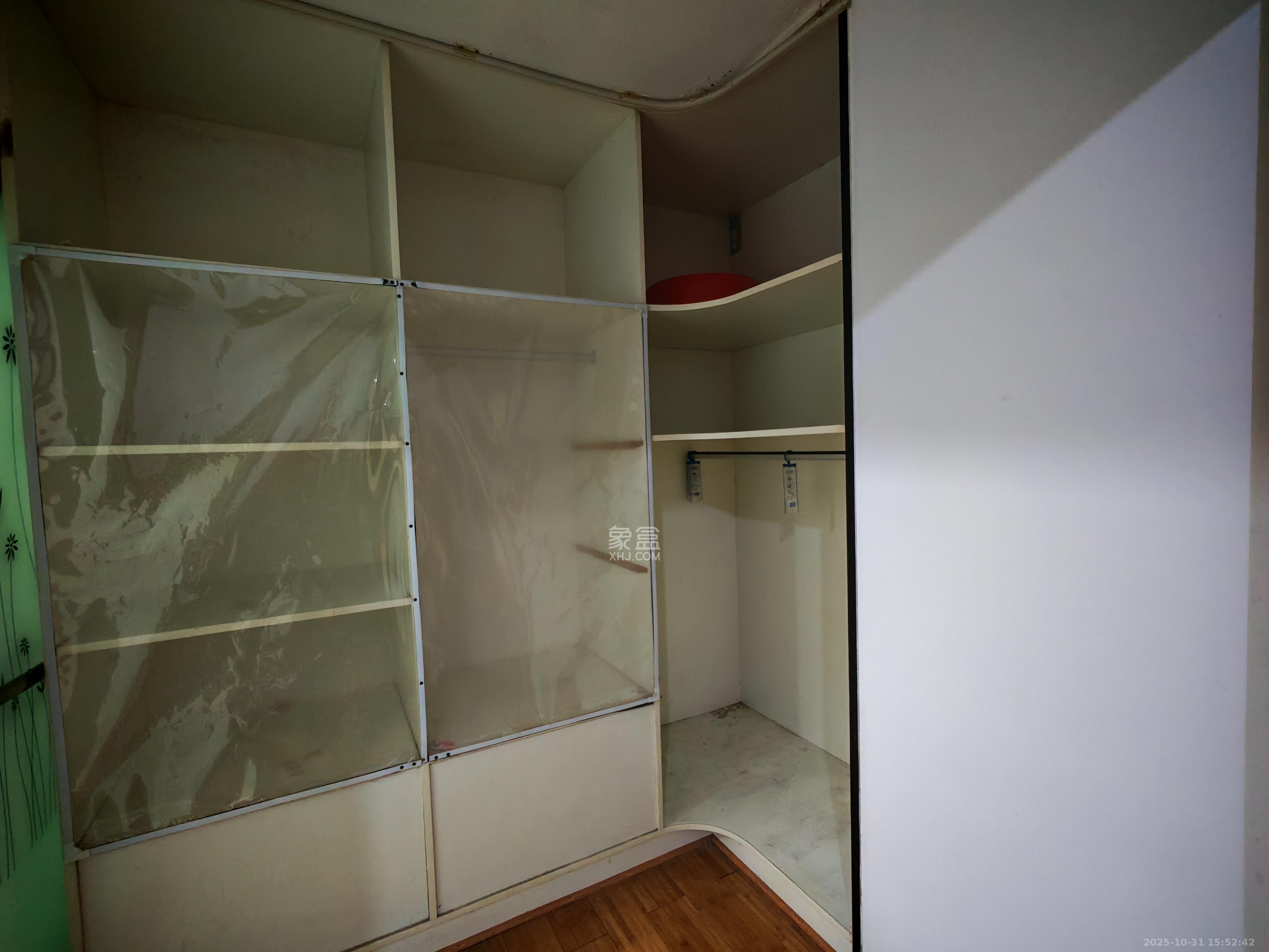 秀峰景园(领秀峰) 3室2厅2卫 1700.0元/月 秀峰景园(领秀峰) 3室2厅2卫 1700.0元/月室内图