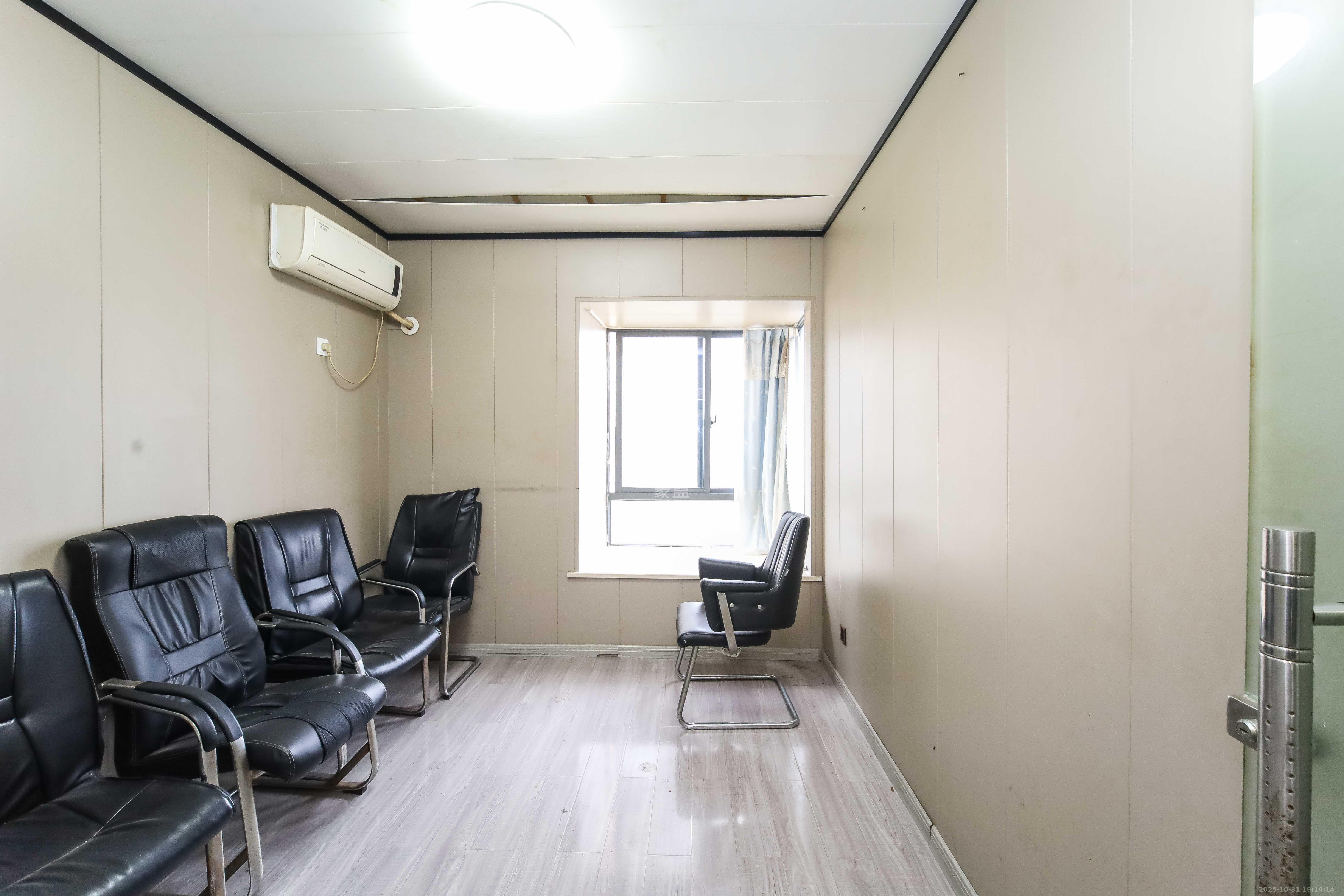 东方芙蓉  4室2厅1卫    116.0万卧室