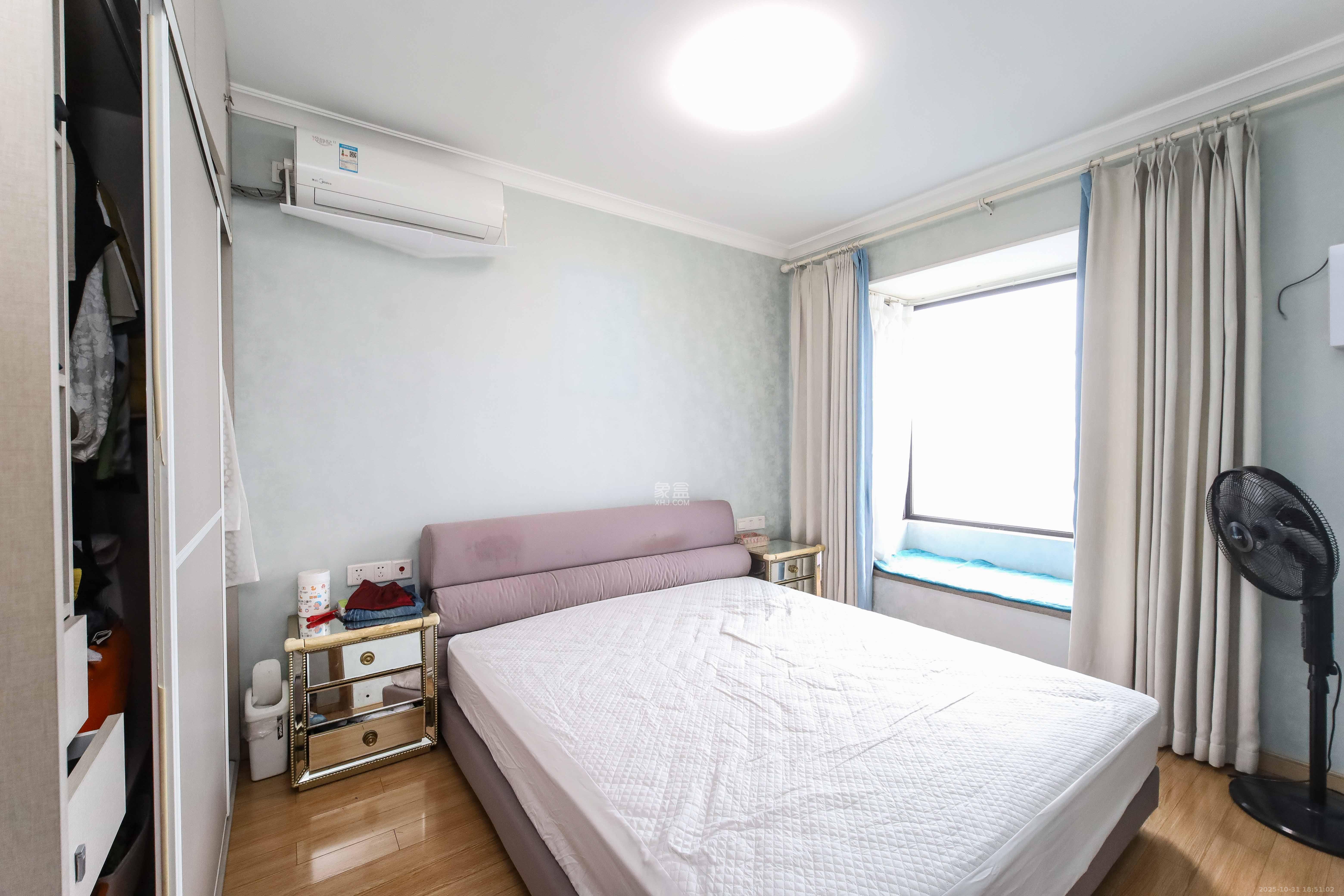 万科金域蓝湾  3室1厅1卫    120.0万卧室