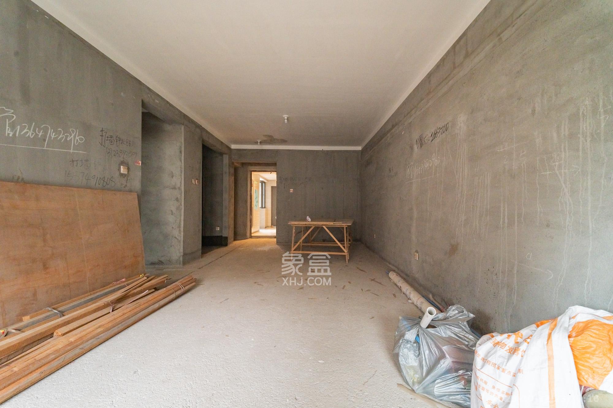 深业睿城  3室2厅2卫    116.0万 深业睿城  3室2厅2卫    116.0万客厅