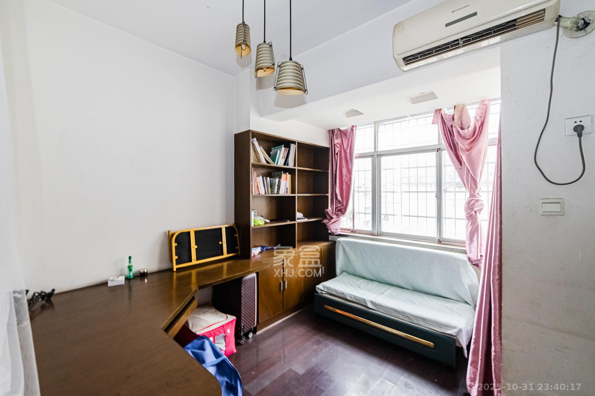 玲珑阁(陈家湖社区) 3室2厅2卫 72.0万 玲珑阁(陈家湖社区) 3室2厅2卫 72.0万卧室