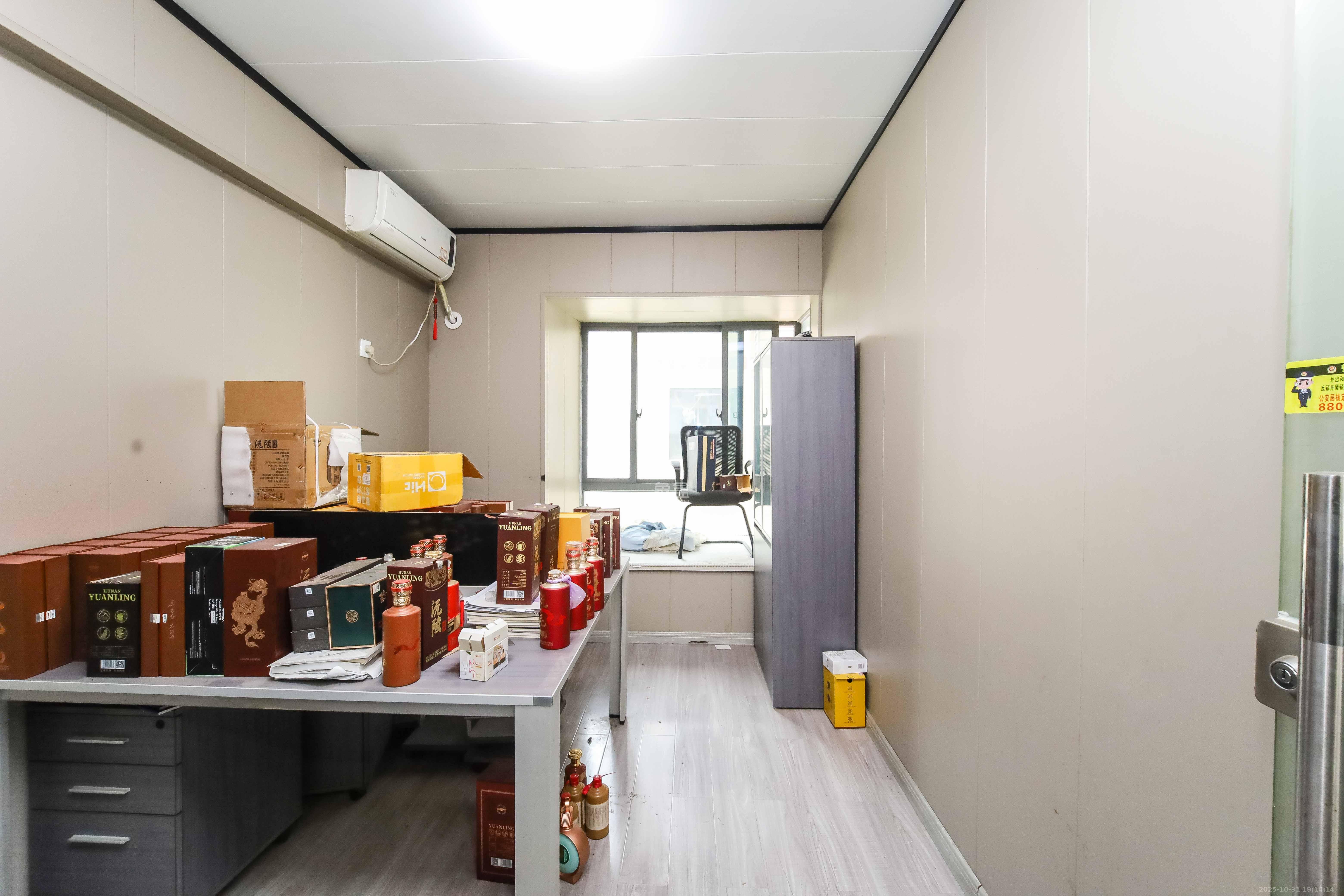 东方芙蓉  4室2厅1卫    116.0万卧室