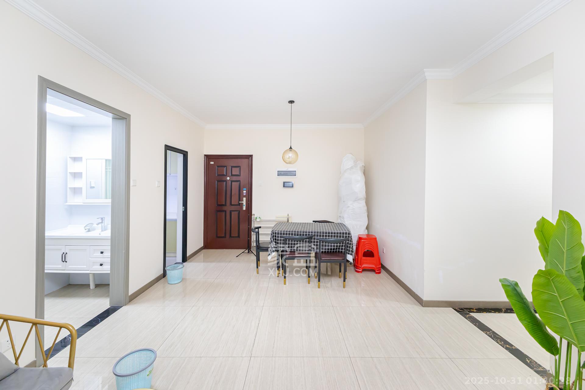 勤诚达境界城  4室2厅2卫    123.0万客厅