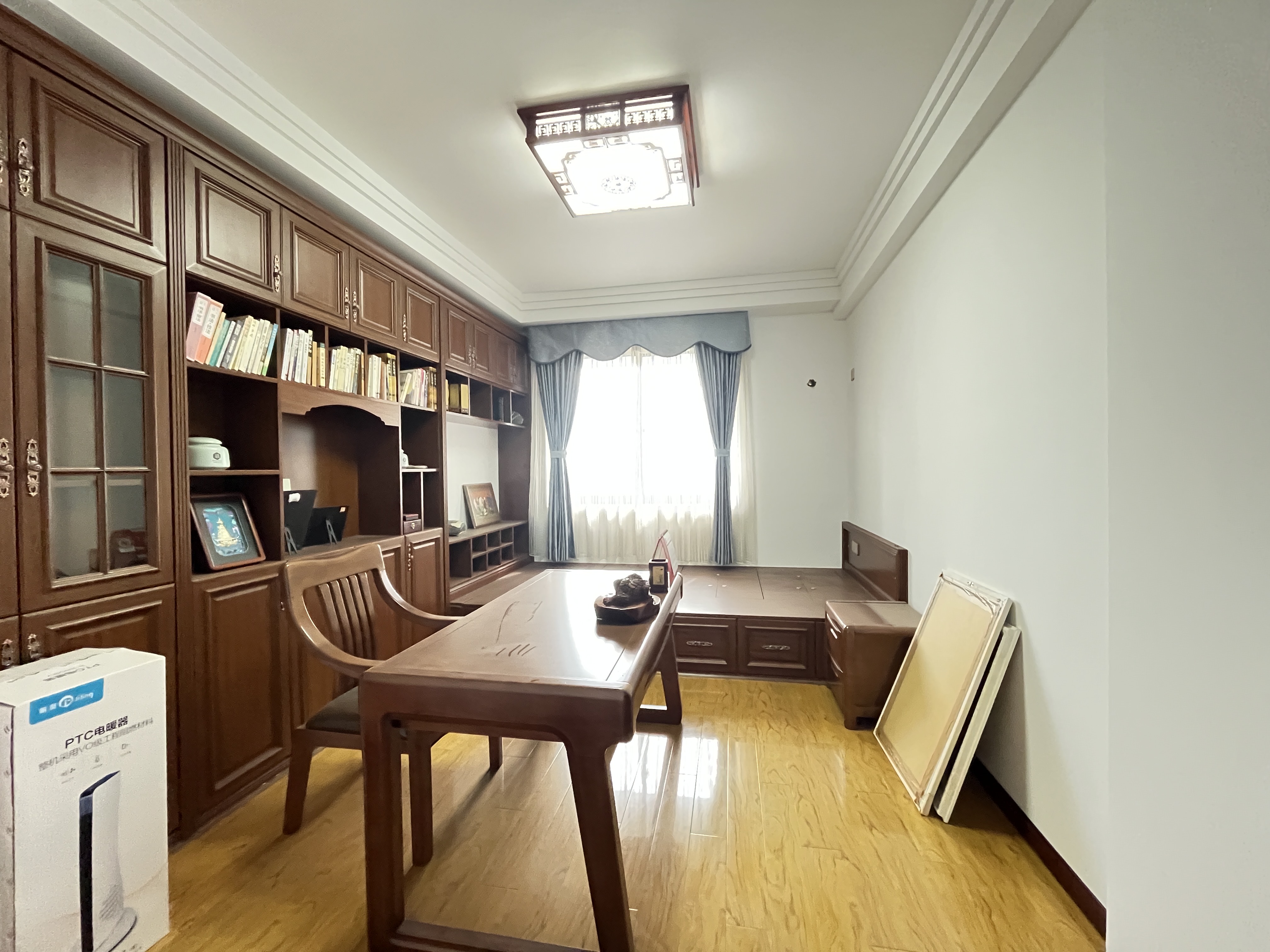 鑫成君泰  4室2厅2卫    101.0万客厅