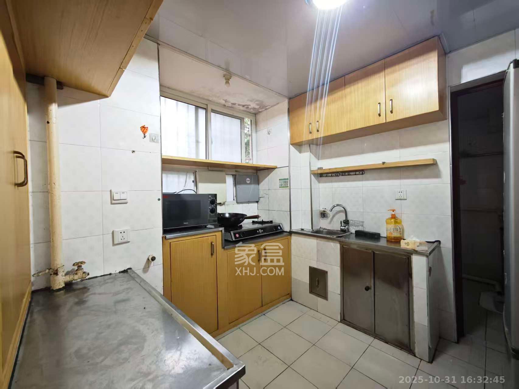 营盘东路、营盘西路散盘  1室1厅1卫    1800.0元/月室内图