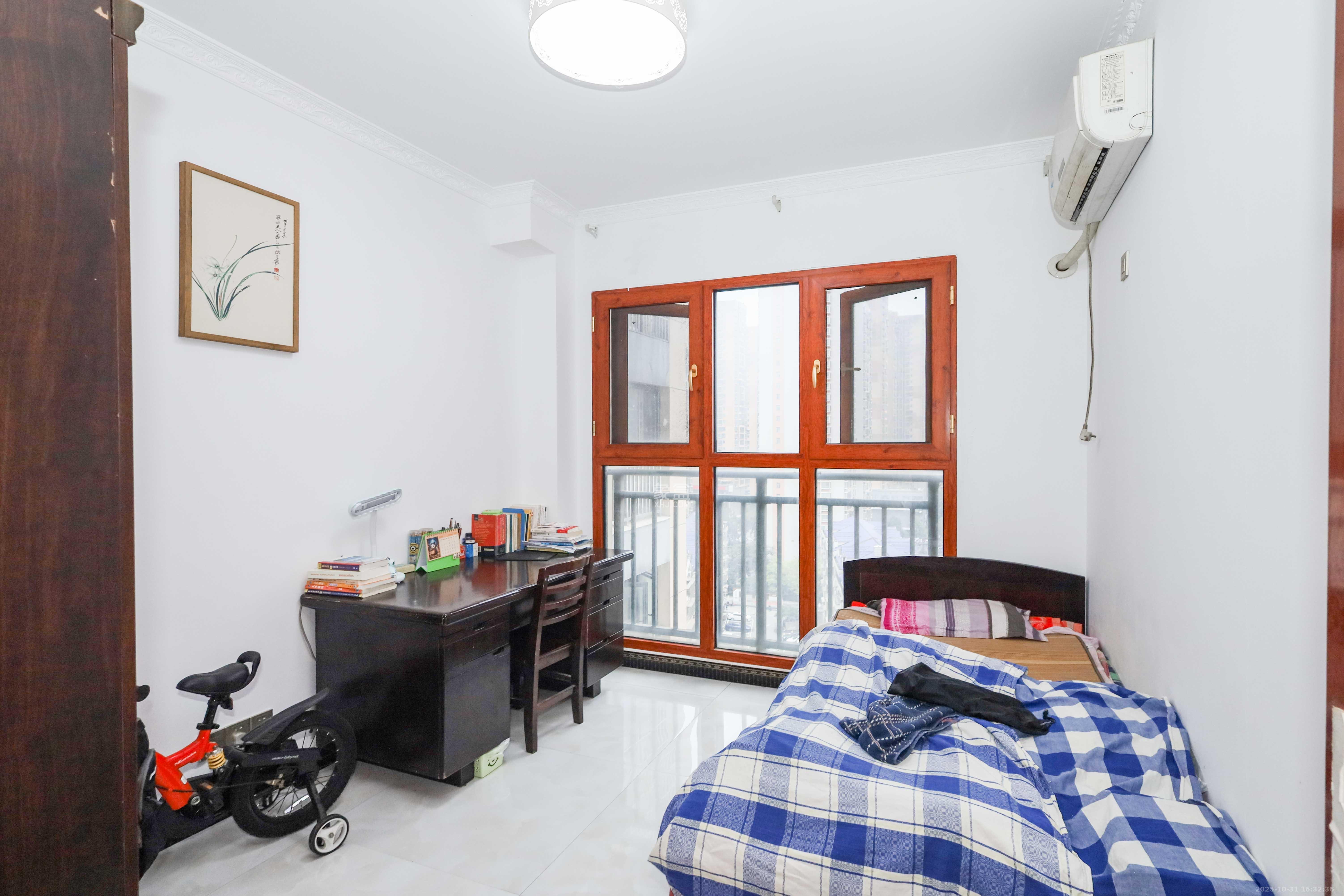 润芳园  4室2厅2卫    120.0万卧室