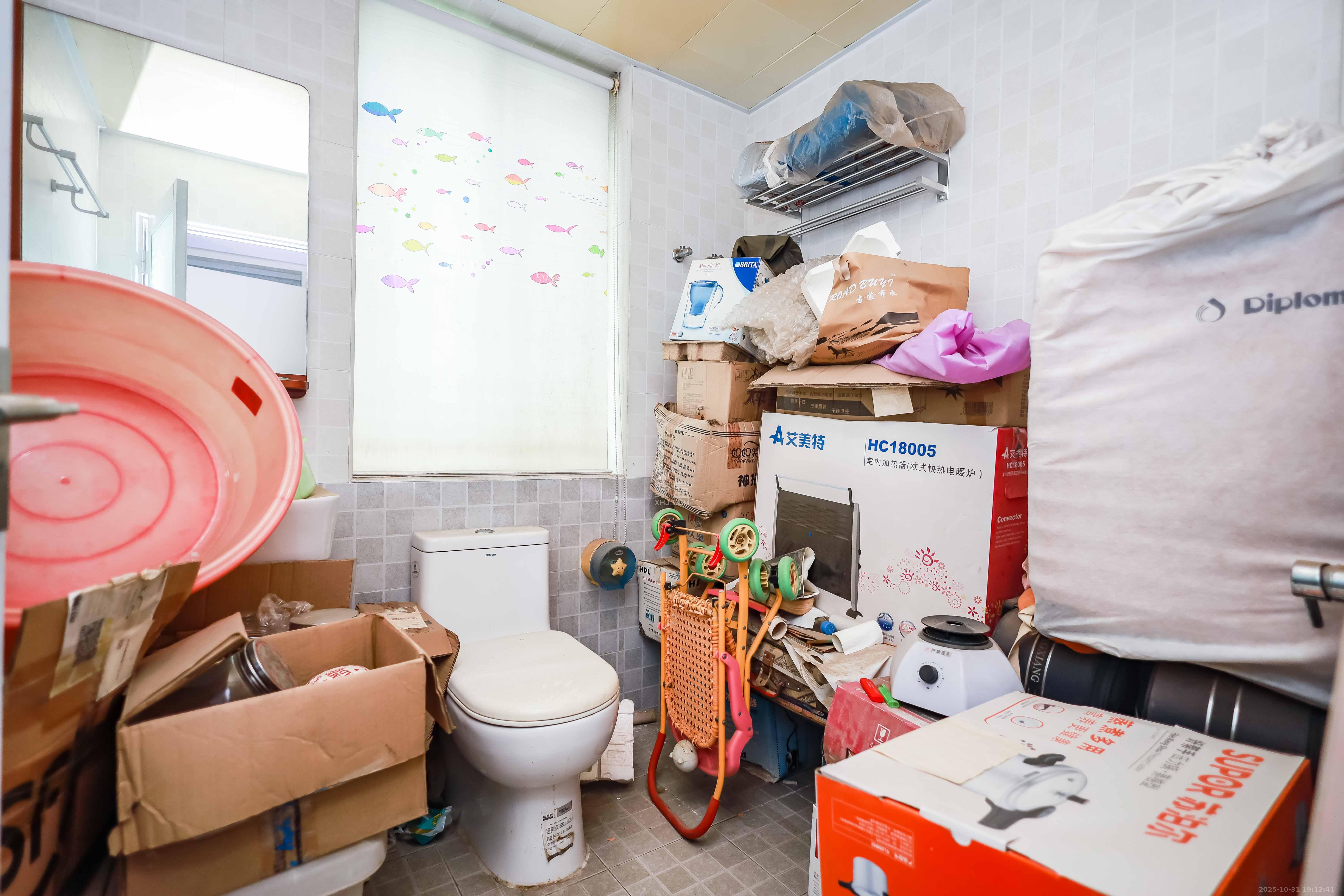 静园山庄 4室2厅2卫 72.0万 静园山庄 4室2厅2卫 72.0万卫生间