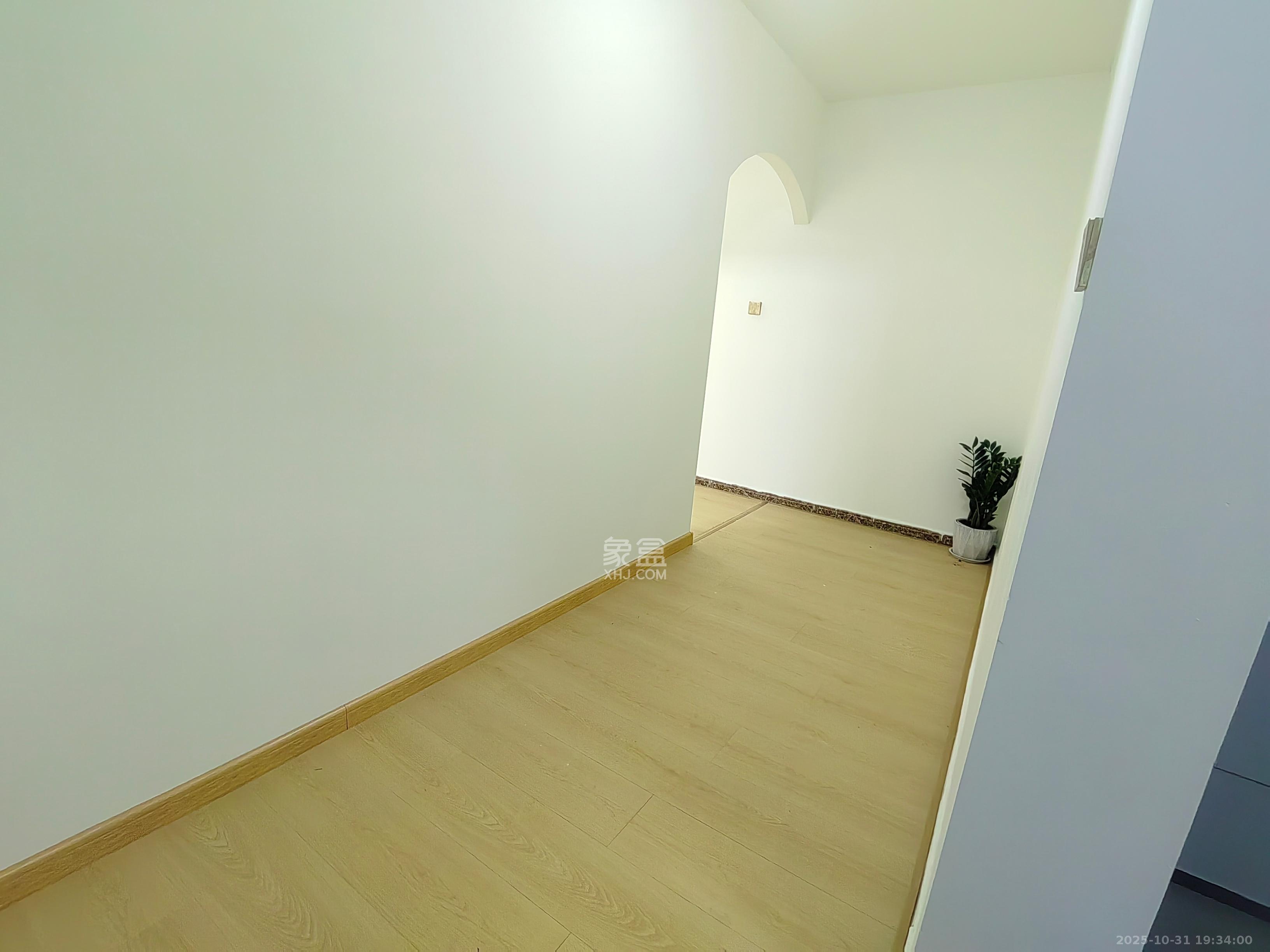 华润凤凰城三期   65.0㎡      3500.0元/月室内图