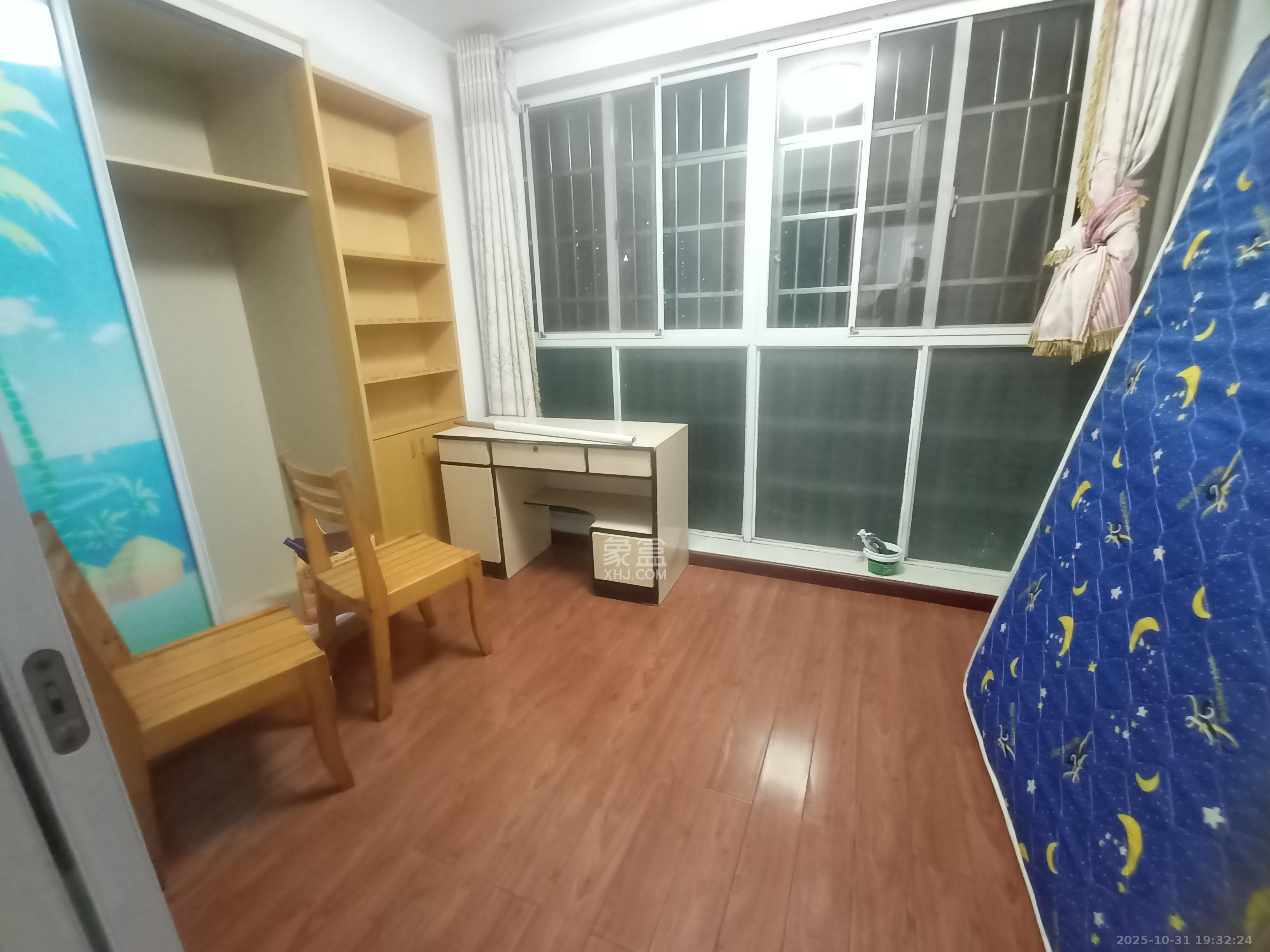 新诚小区 3室1厅1卫 1700.0元/月 新诚小区 3室1厅1卫 1700.0元/月室内图