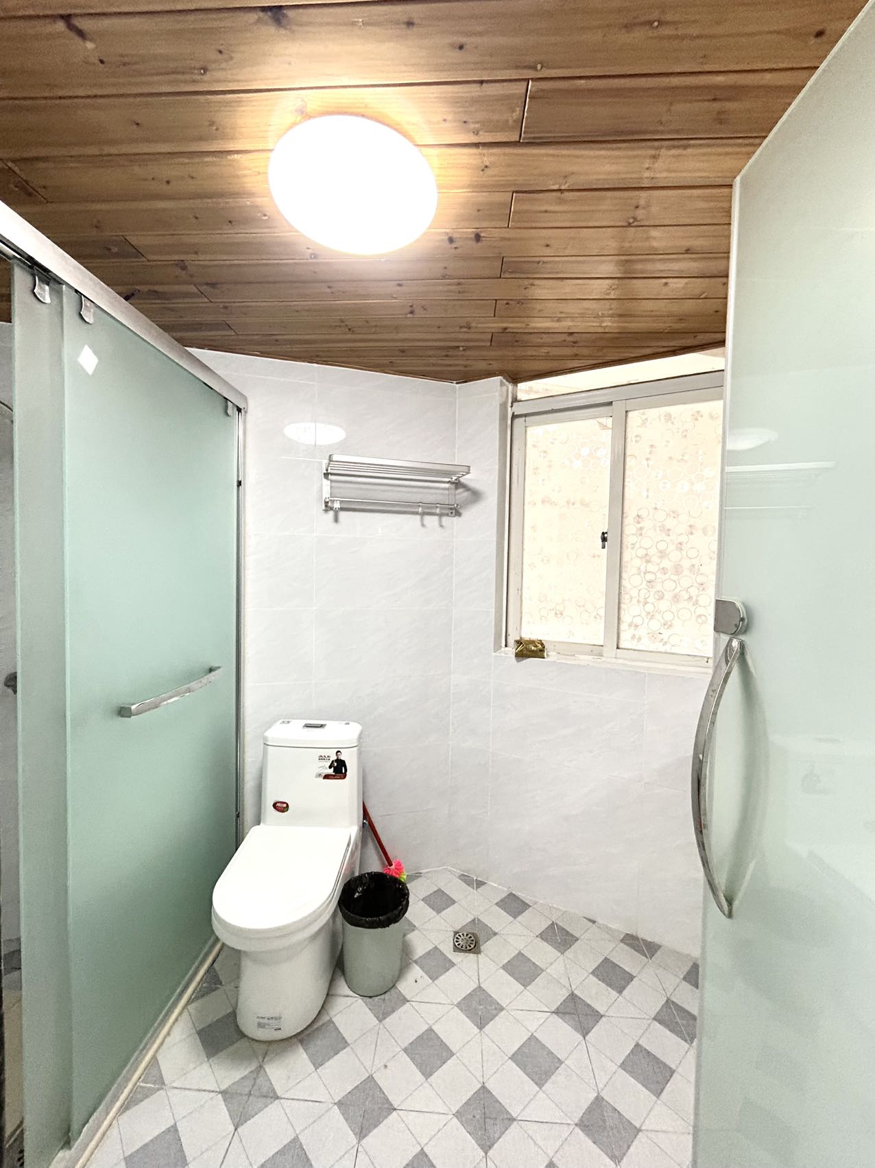 半山花园 4室2厅1卫 6500.0元/月 半山花园 4室2厅1卫 6500.0元/月室内图