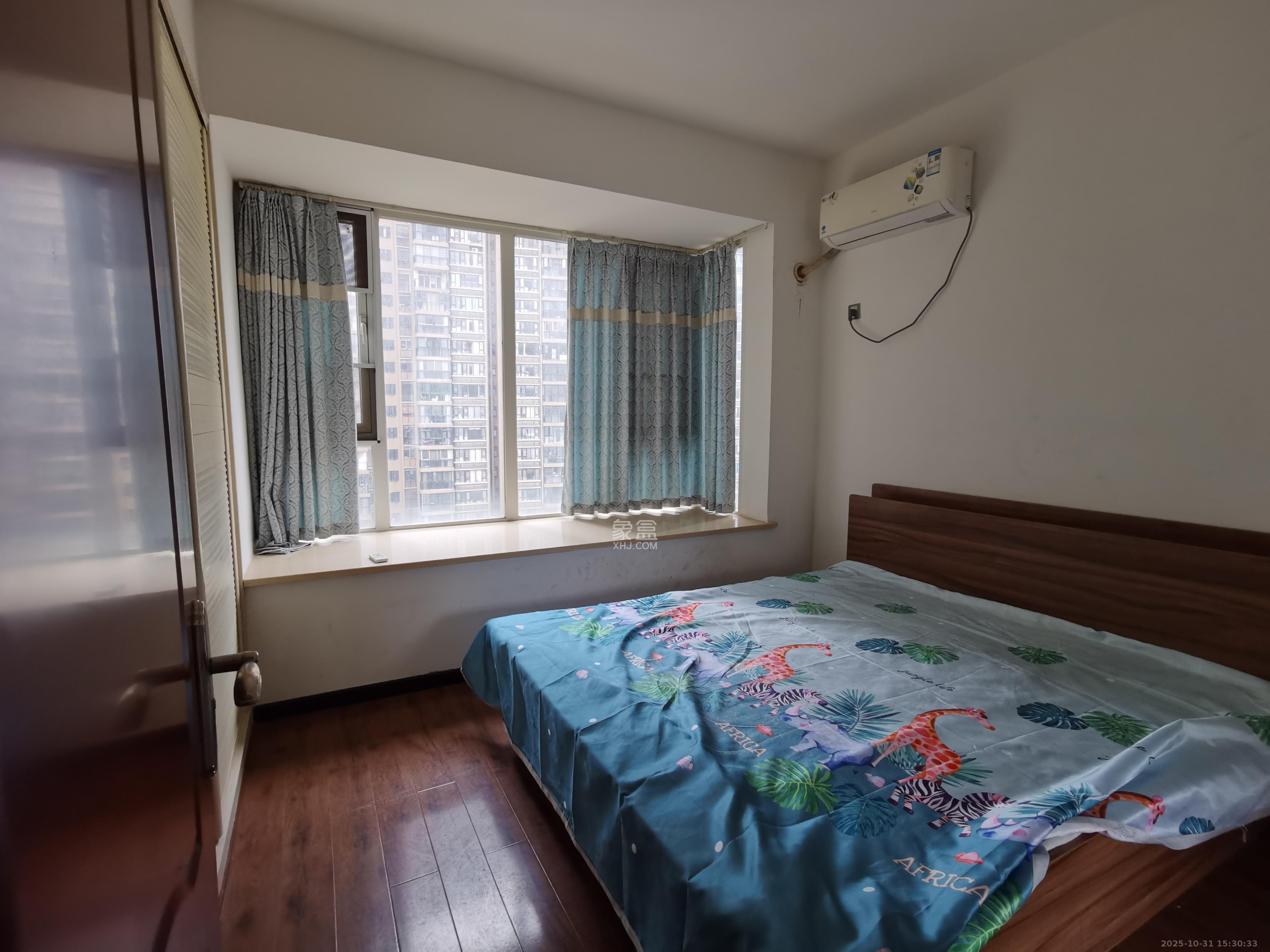 金鼎公园尚  4室2厅2卫    2200.0元/月室内图