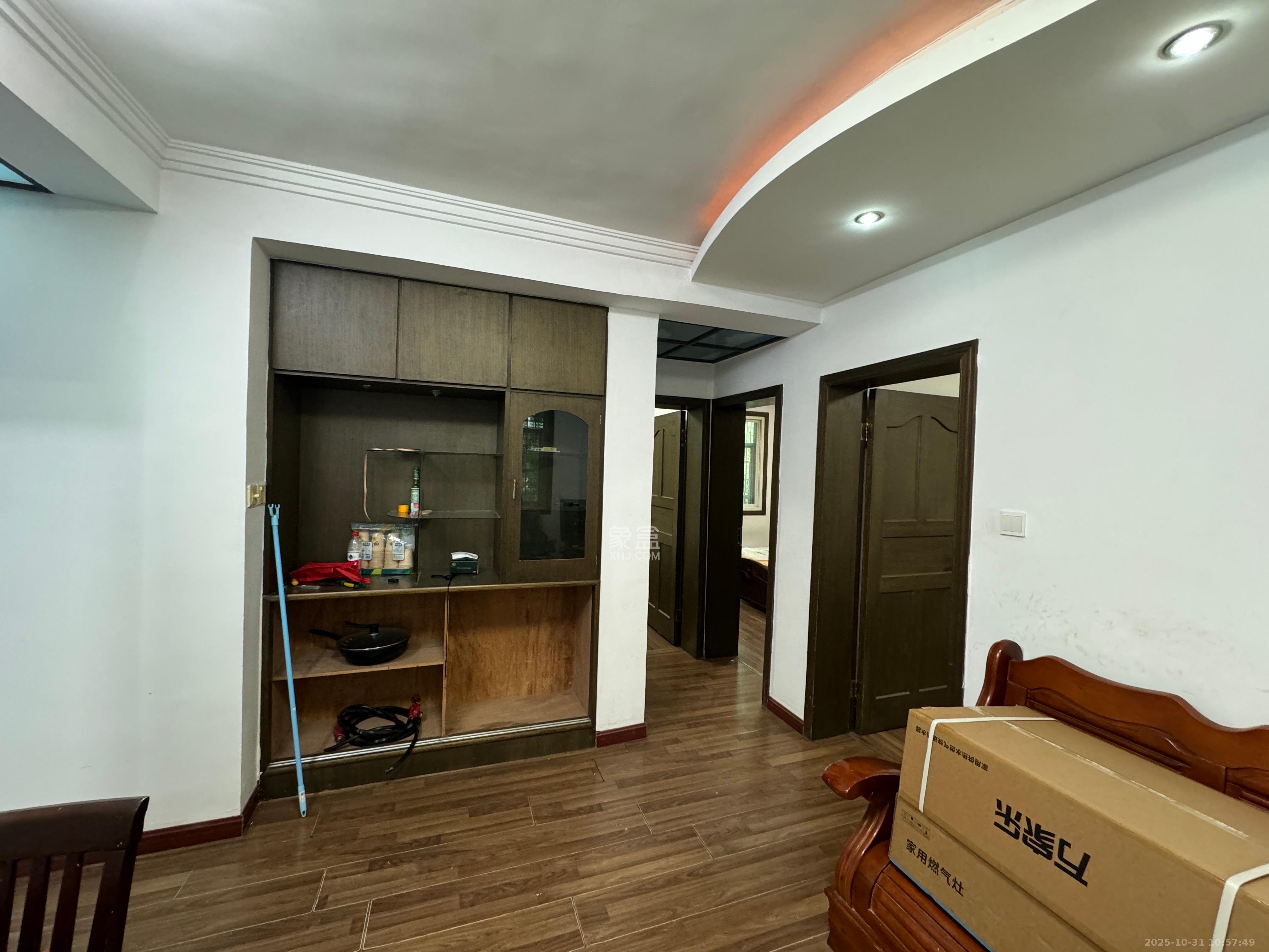 牛婆塘社区  3室2厅1卫    2000.0元/月室内图