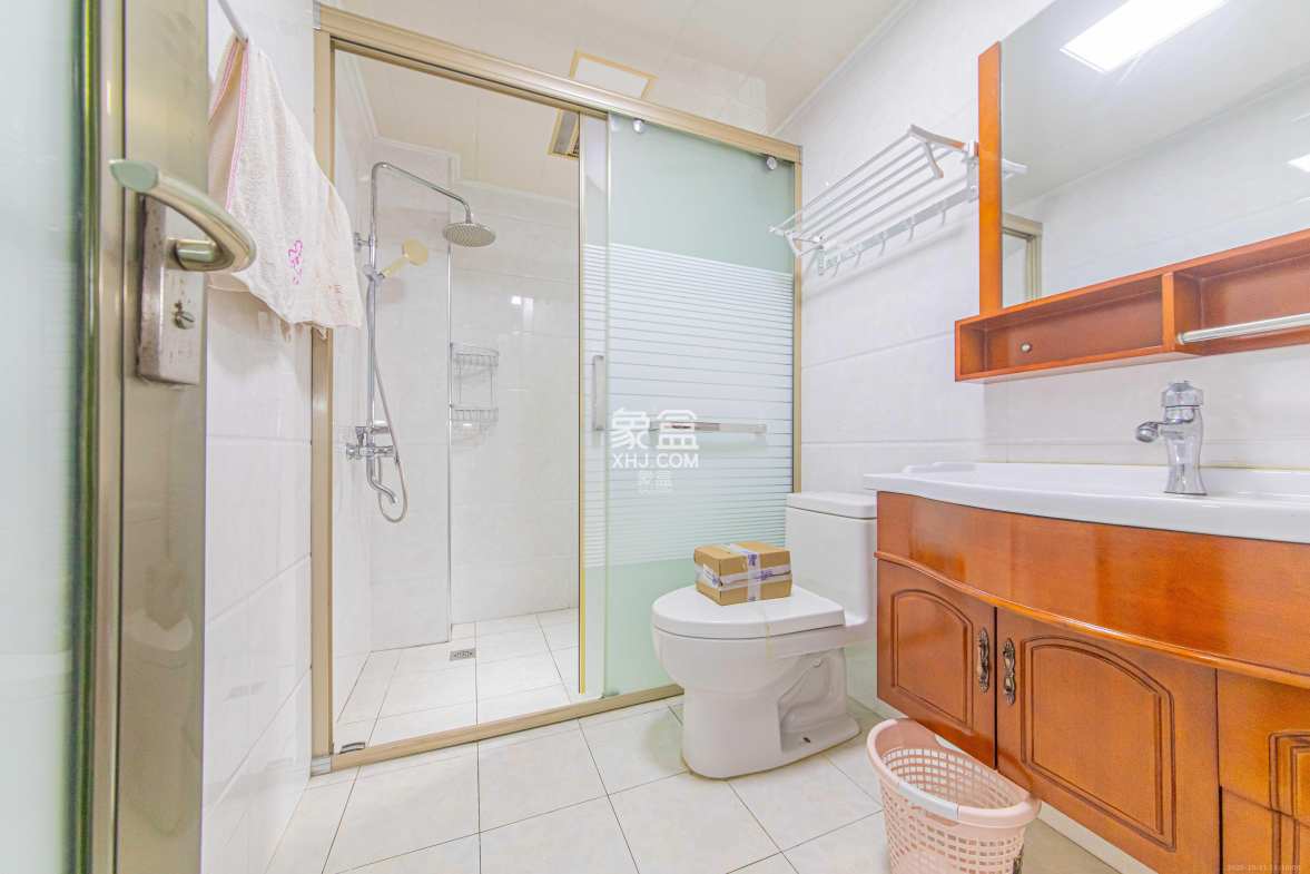 德泽苑 5室2厅2卫 108.0万 德泽苑 5室2厅2卫 108.0万卫生间