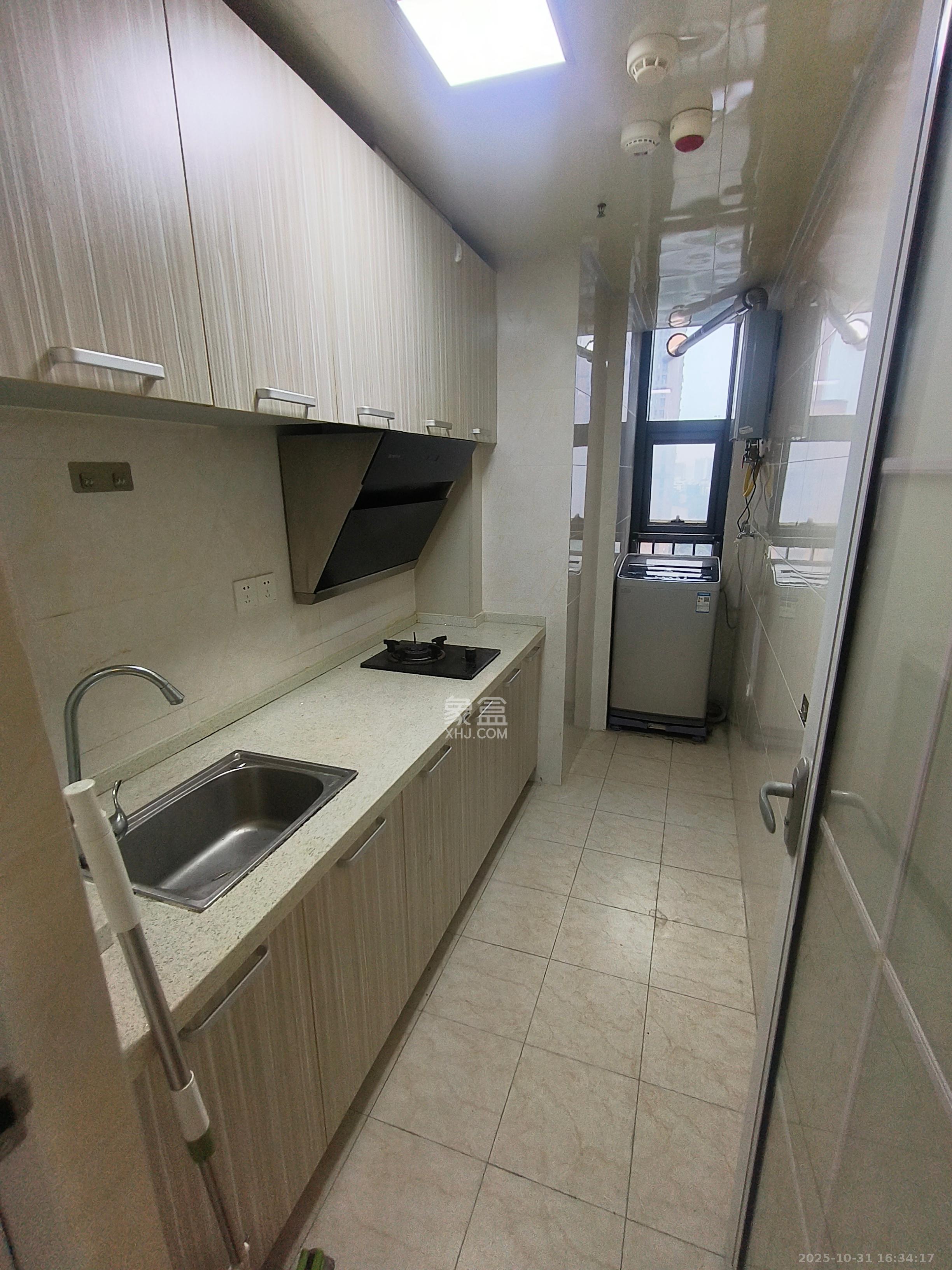 第六都（陆都小区）  1室1厅1卫    1700.0元/月室内图