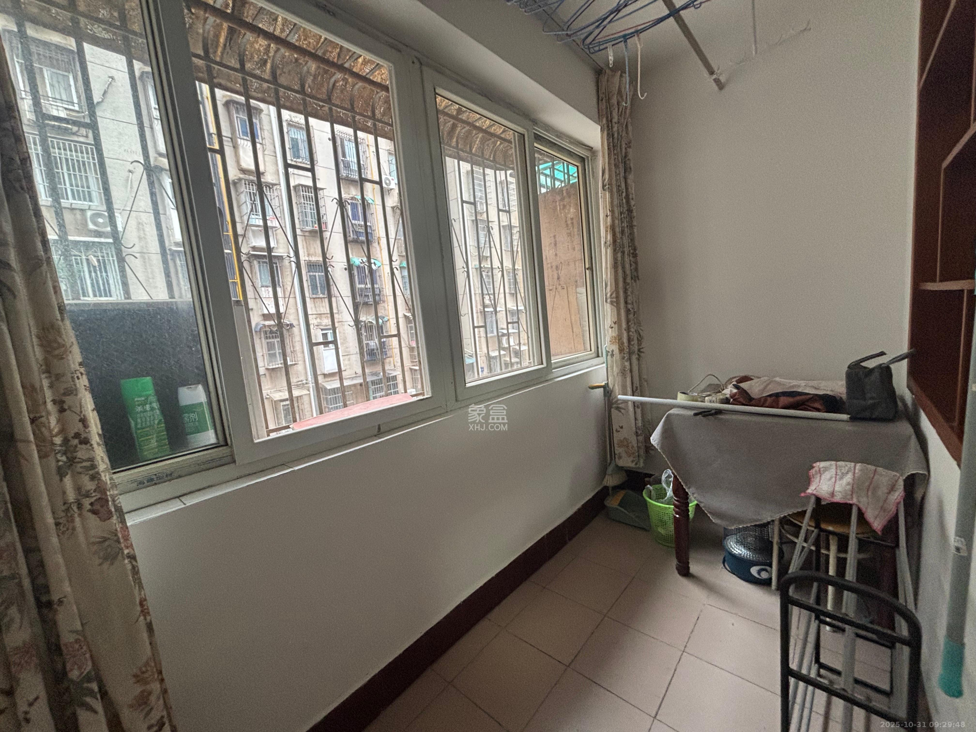 新运公寓  1室1厅1卫    1400.0元/月 新运公寓  1室1厅1卫    1400.0元/月室内图