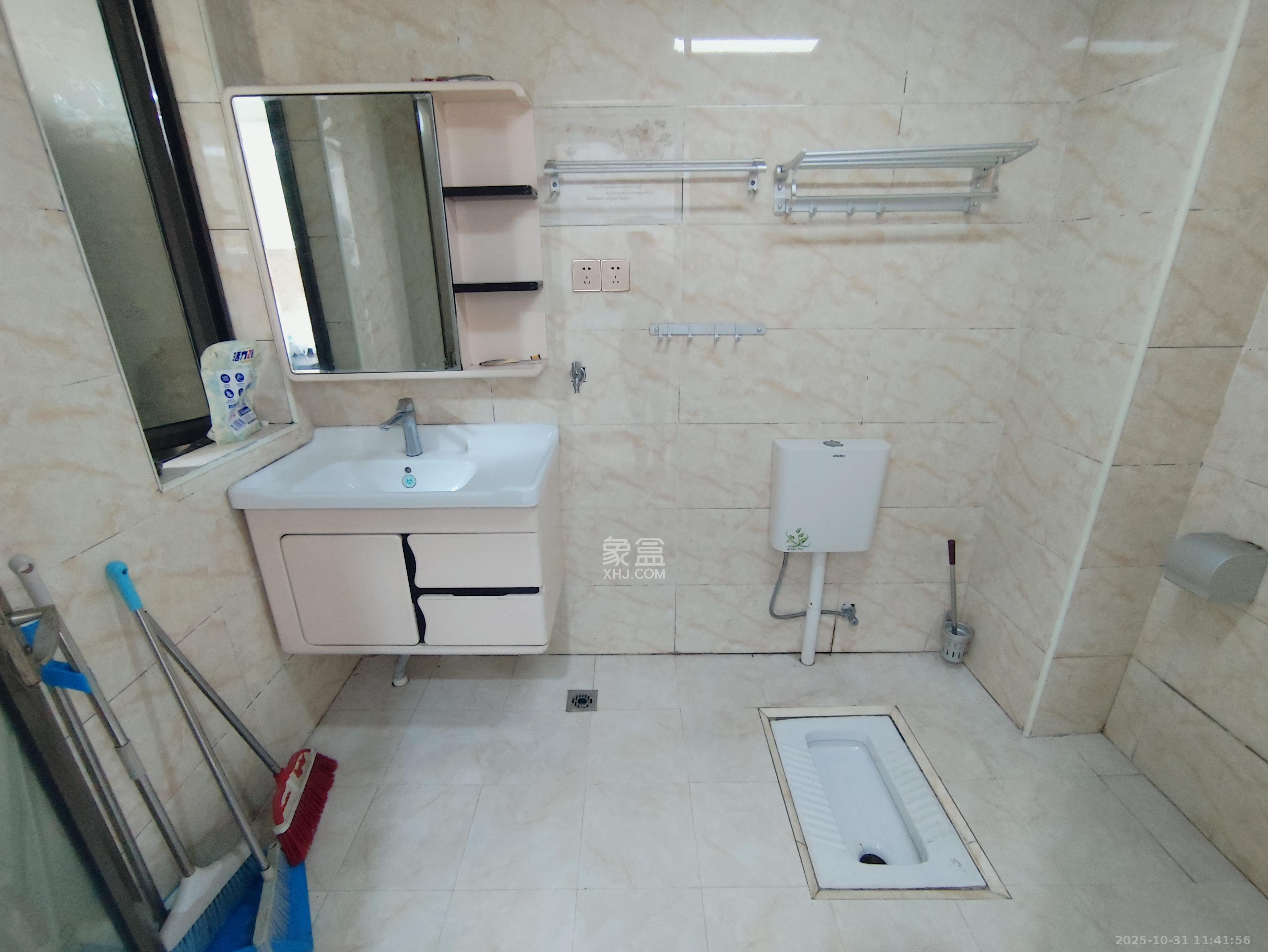 旭辉华庭  3室2厅2卫    2000.0元/月室内图