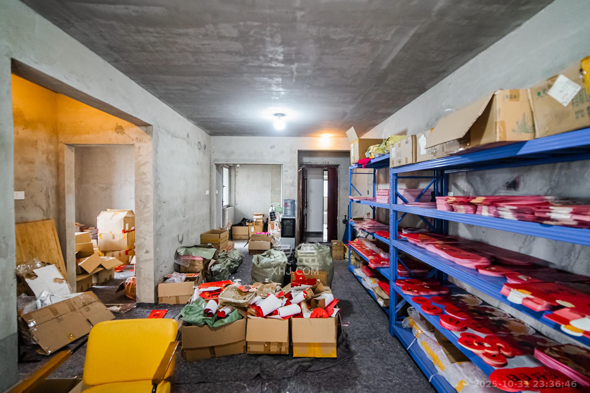 天健城  2室2厅1卫    125.0万客厅