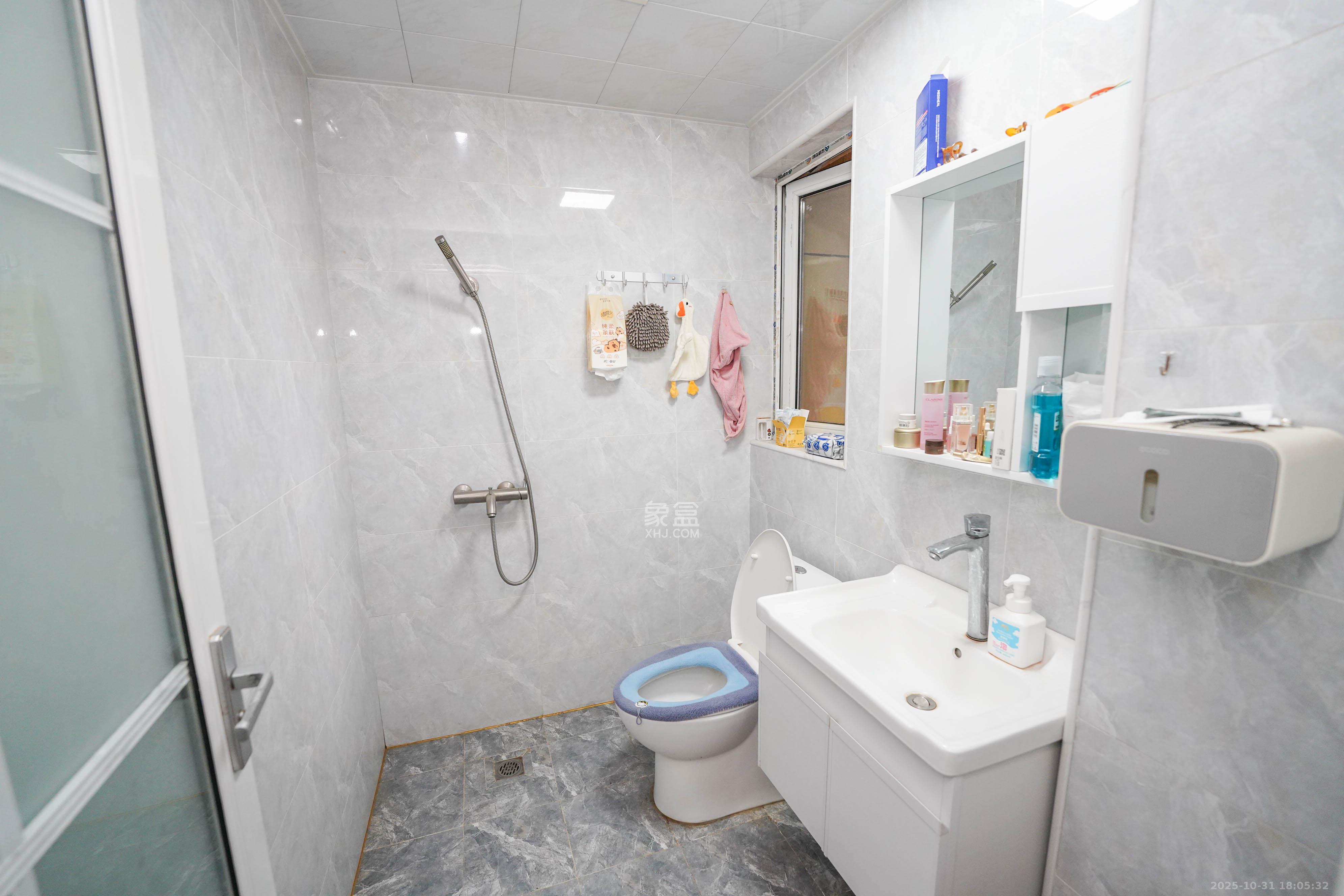 绿地新都会  3室2厅2卫    76.8万 绿地新都会  3室2厅2卫    76.8万卫生间