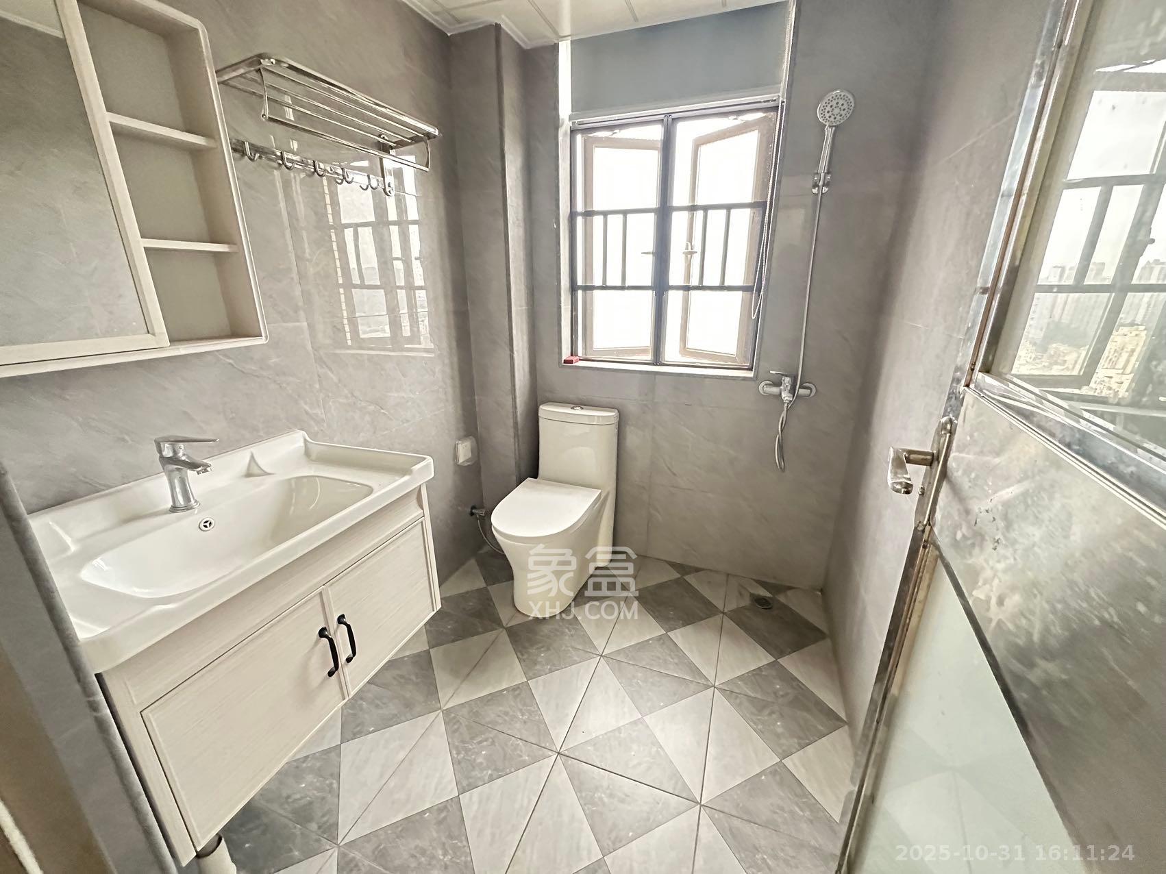 七里香榭  3室2厅2卫    2100.0元/月室内图