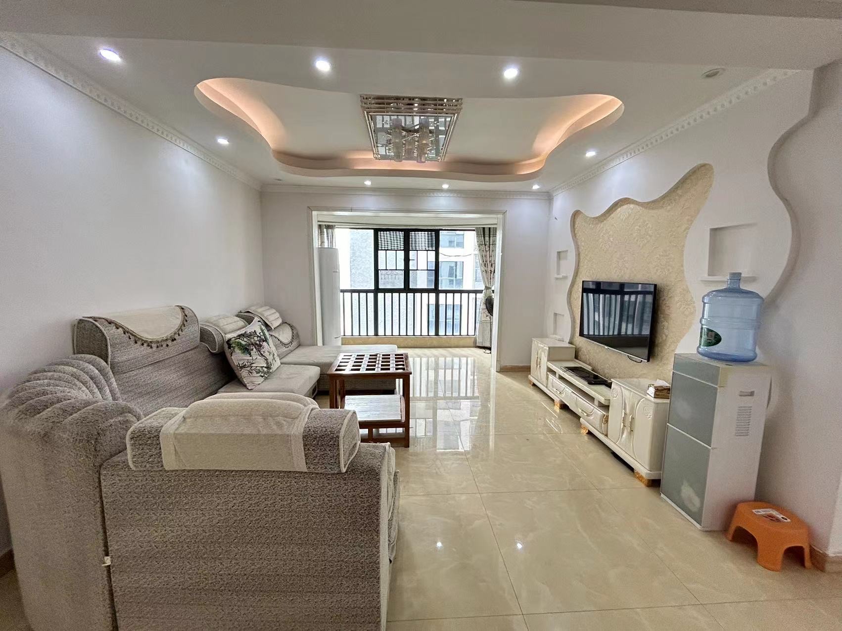 逸臣中央  3室2厅1卫    1900.0元/月 逸臣中央  3室2厅1卫    1900.0元/月室内图