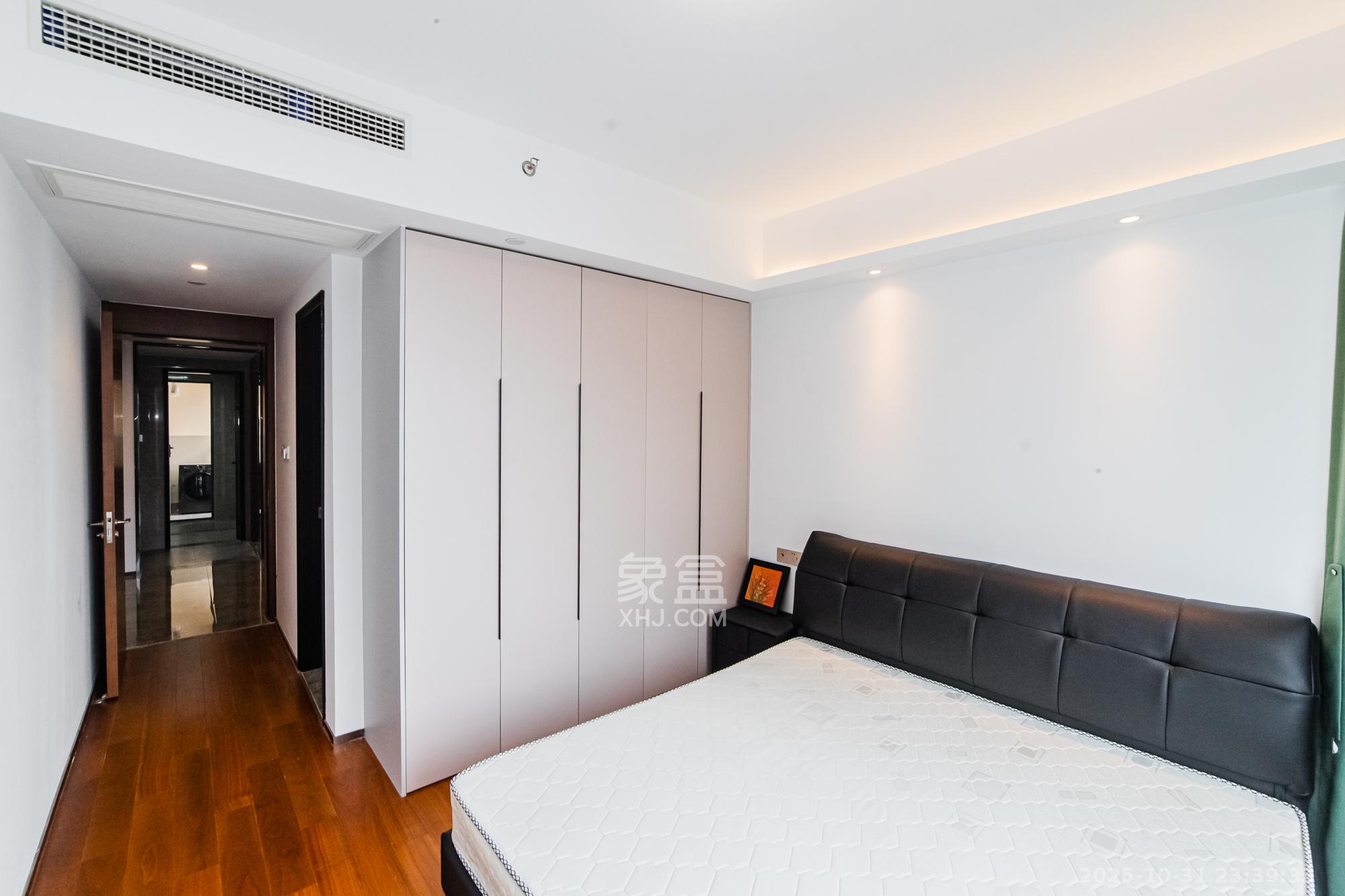 北辰瀚江府  3室2厅2卫    240.0万卧室