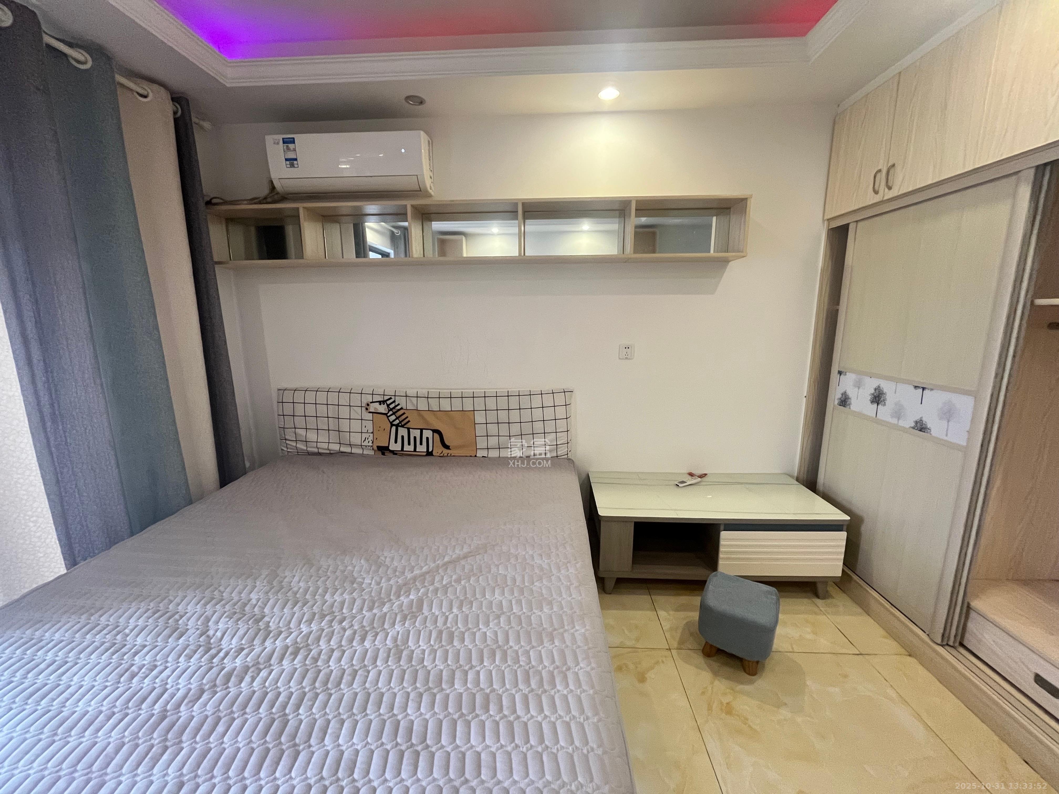 华润五彩城  1室1厅1卫    1300.0元/月 华润五彩城  1室1厅1卫    1300.0元/月