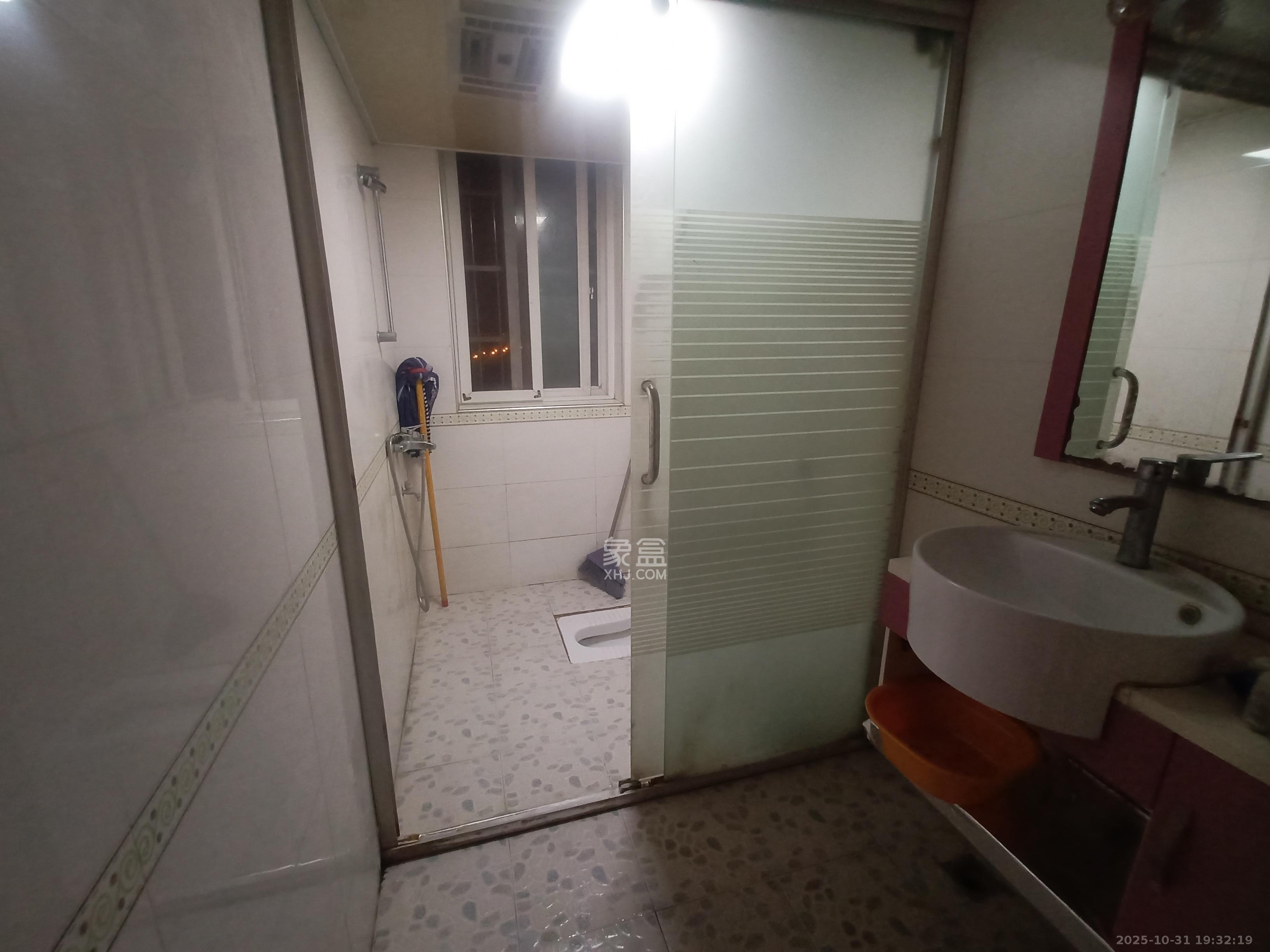 新诚小区 3室1厅1卫 1700.0元/月 新诚小区 3室1厅1卫 1700.0元/月室内图