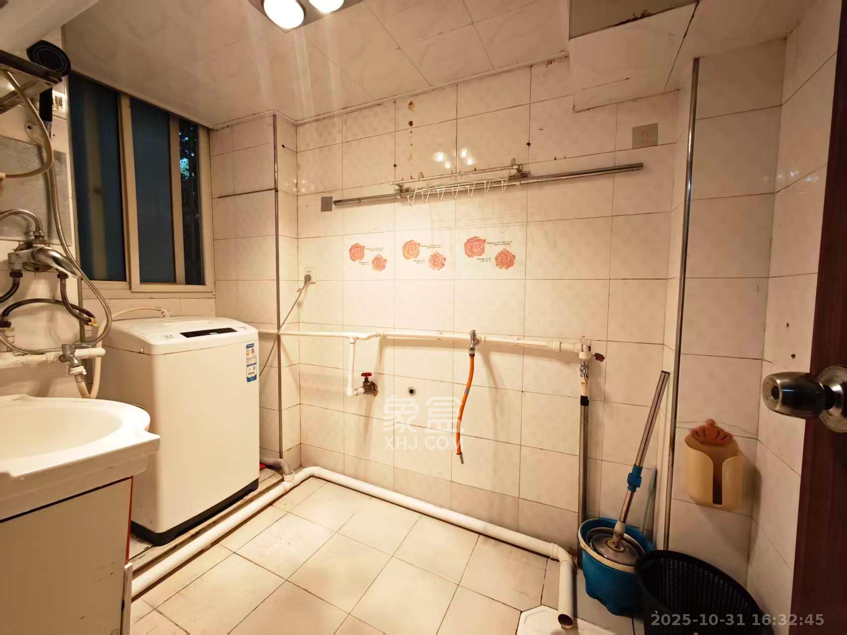 营盘东路、营盘西路散盘 1室1厅1卫 1800.0元/月 营盘东路、营盘西路散盘 1室1厅1卫 1800.0元/月室内图