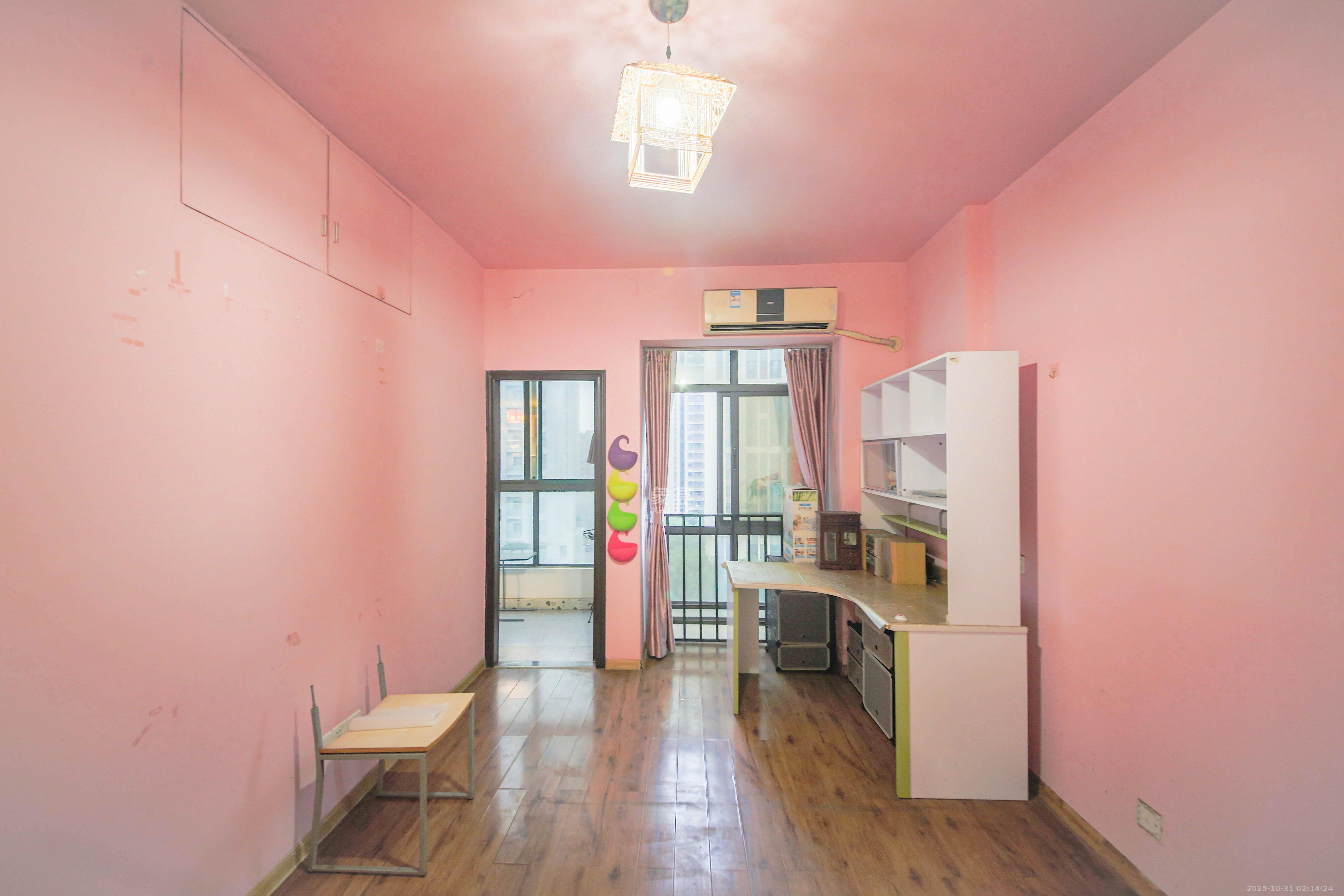 满庭芳小区  1室1厅1卫    39.0万客厅