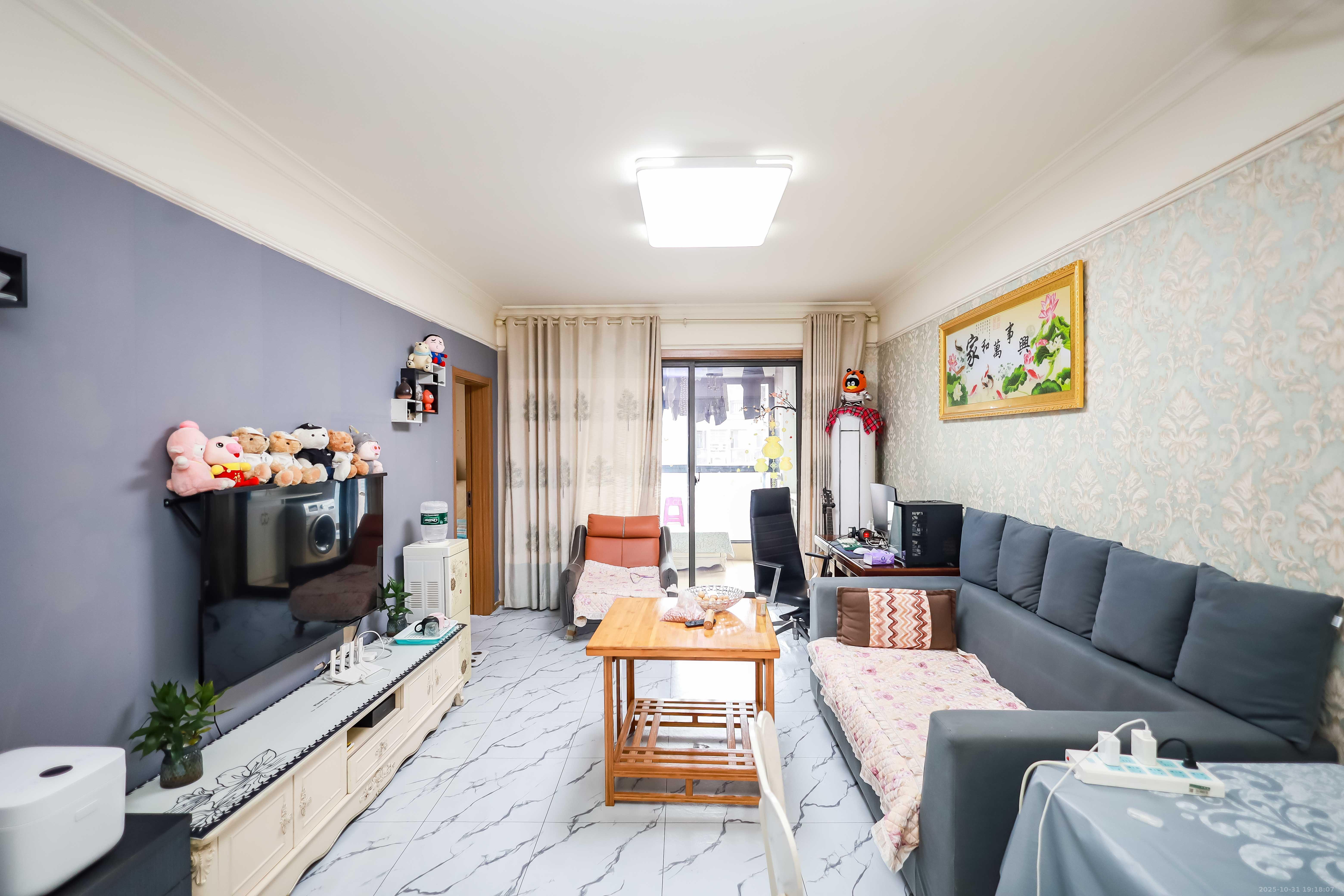 麓谷小镇  3室2厅1卫    60.0万 麓谷小镇  3室2厅1卫    60.0万客厅