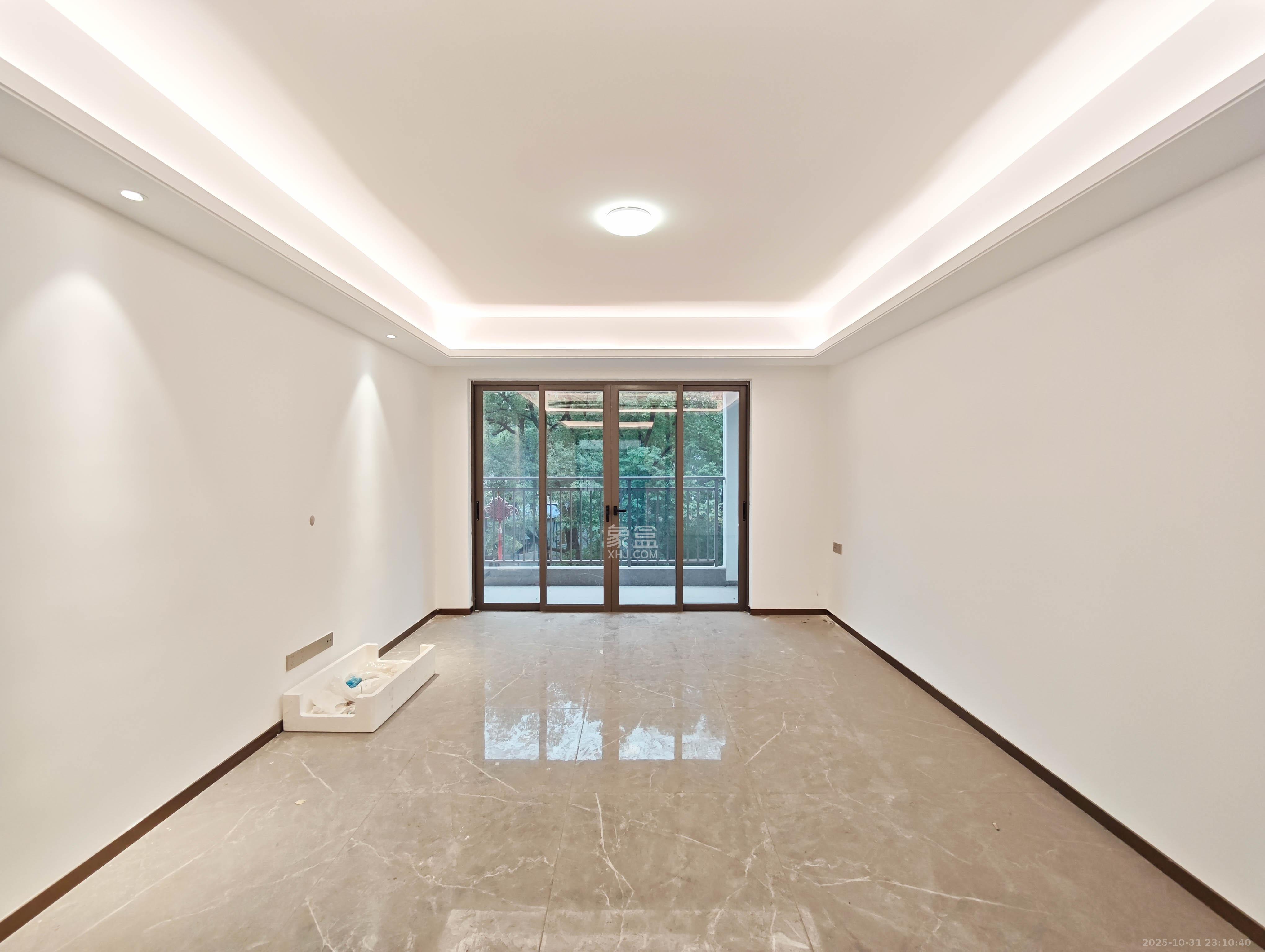 弘阳阳光城天宸府 4室2厅2卫 195.0万 弘阳阳光城天宸府 4室2厅2卫 195.0万客厅