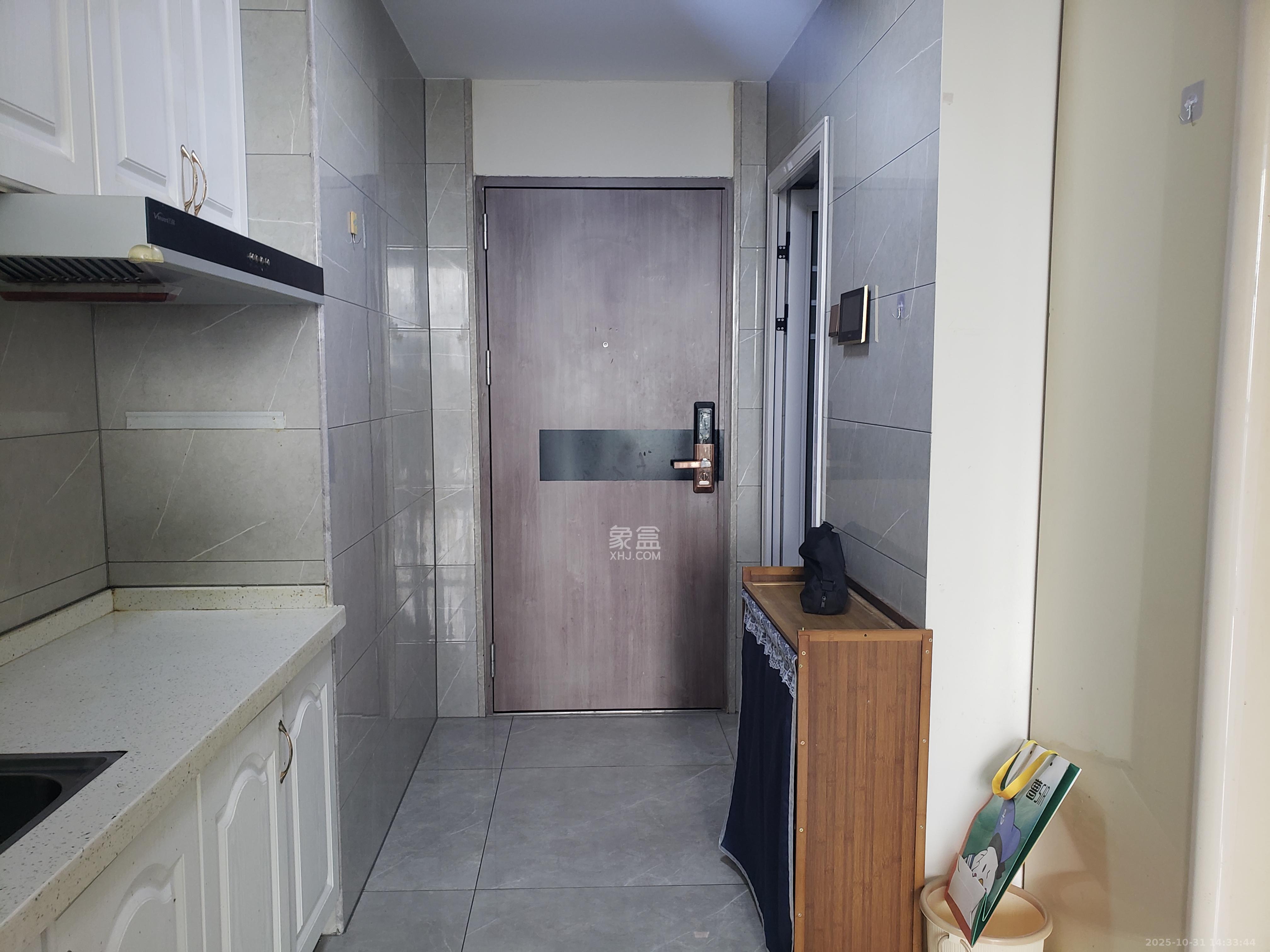 新世界广场  1室1厅1卫    1300.0元/月室内图