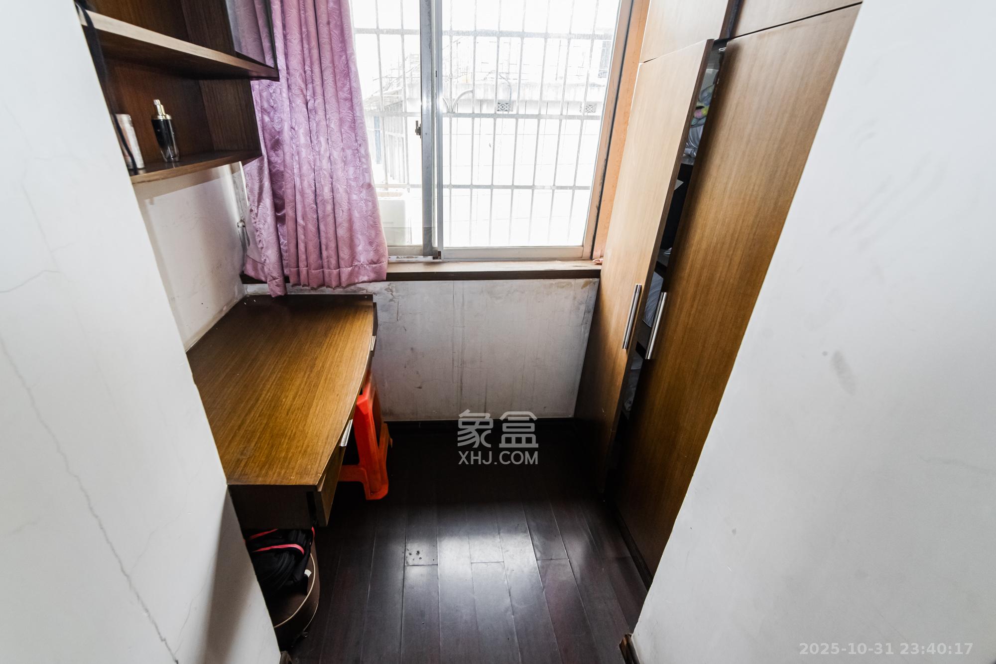 玲珑阁(陈家湖社区) 3室2厅2卫 72.0万 玲珑阁(陈家湖社区) 3室2厅2卫 72.0万阳台