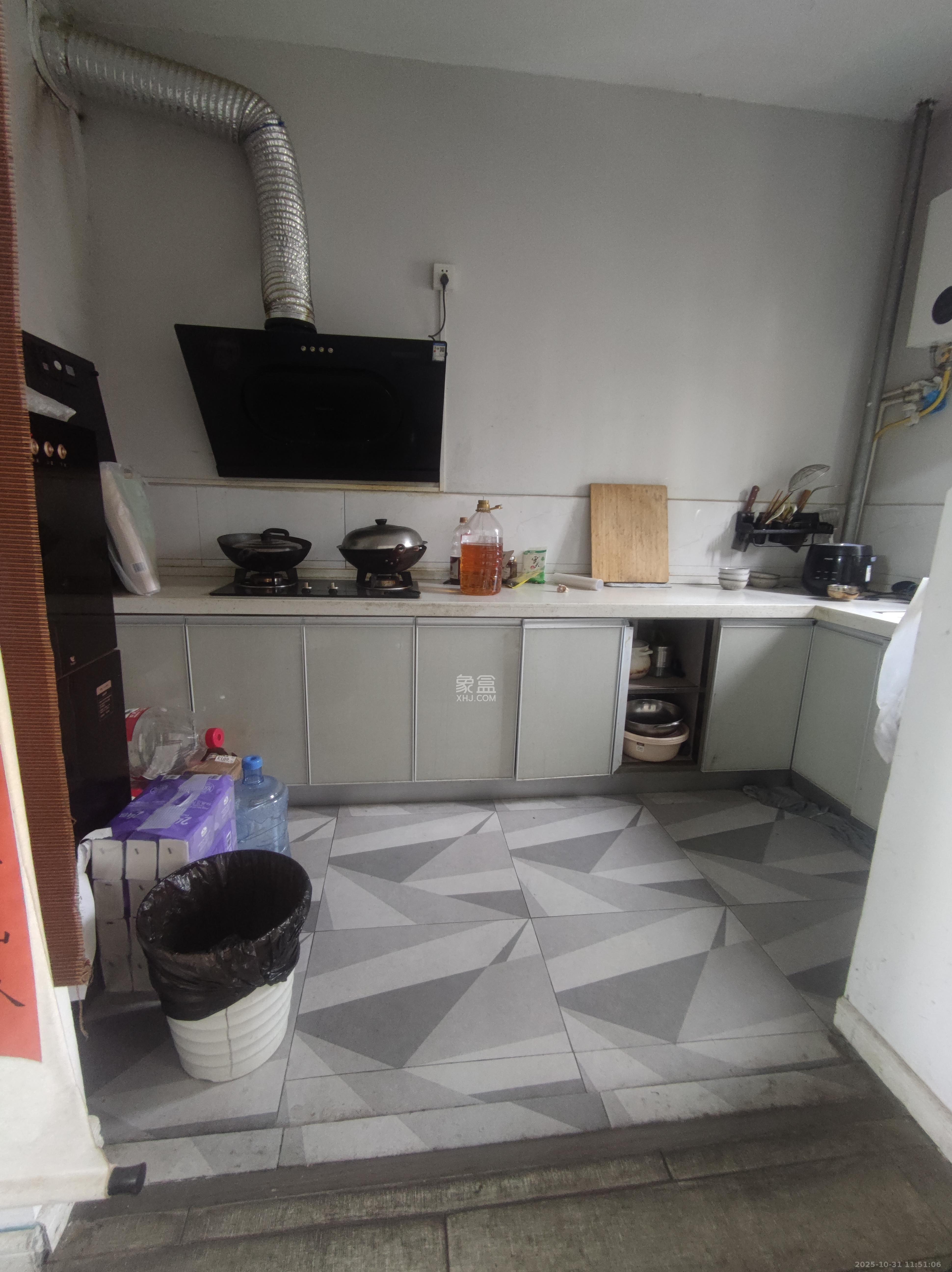 卓越蔚蓝海岸三期  4室2厅2卫    3500.0元/月室内图