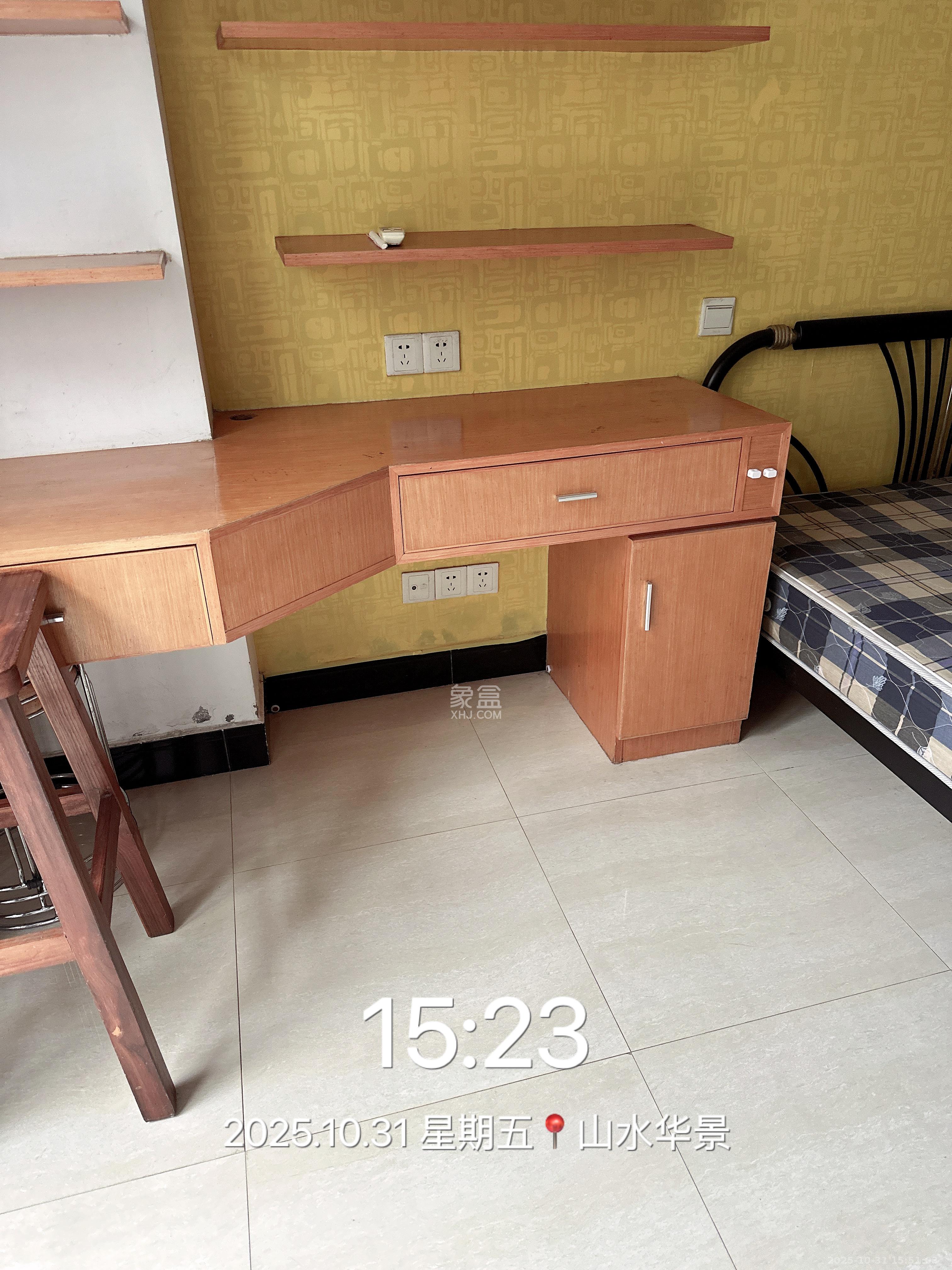 山水华景  1室1厅1卫    1600.0元/月室内图