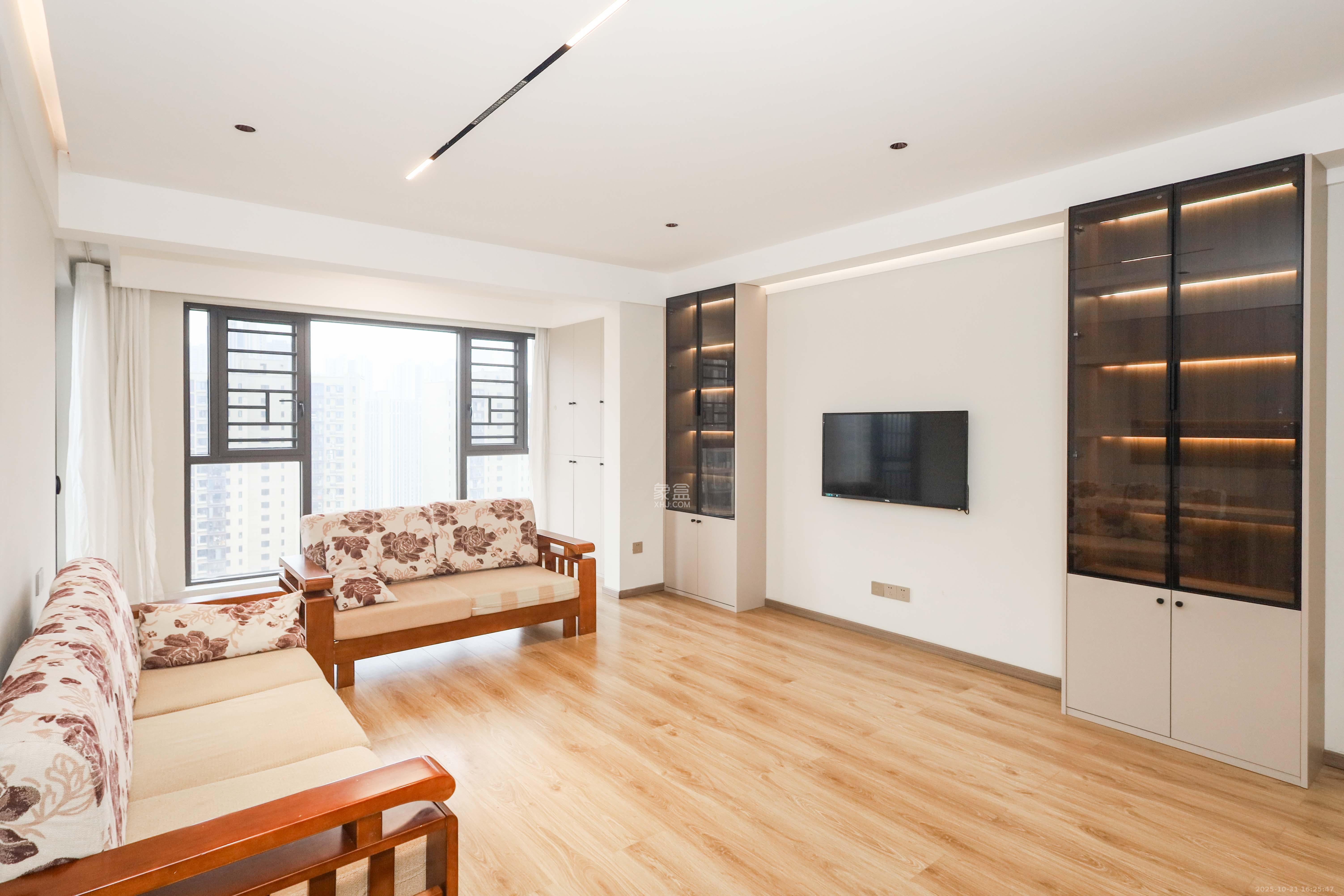 中国铁建梅溪青秀三期  4室2厅2卫    169.0万客厅