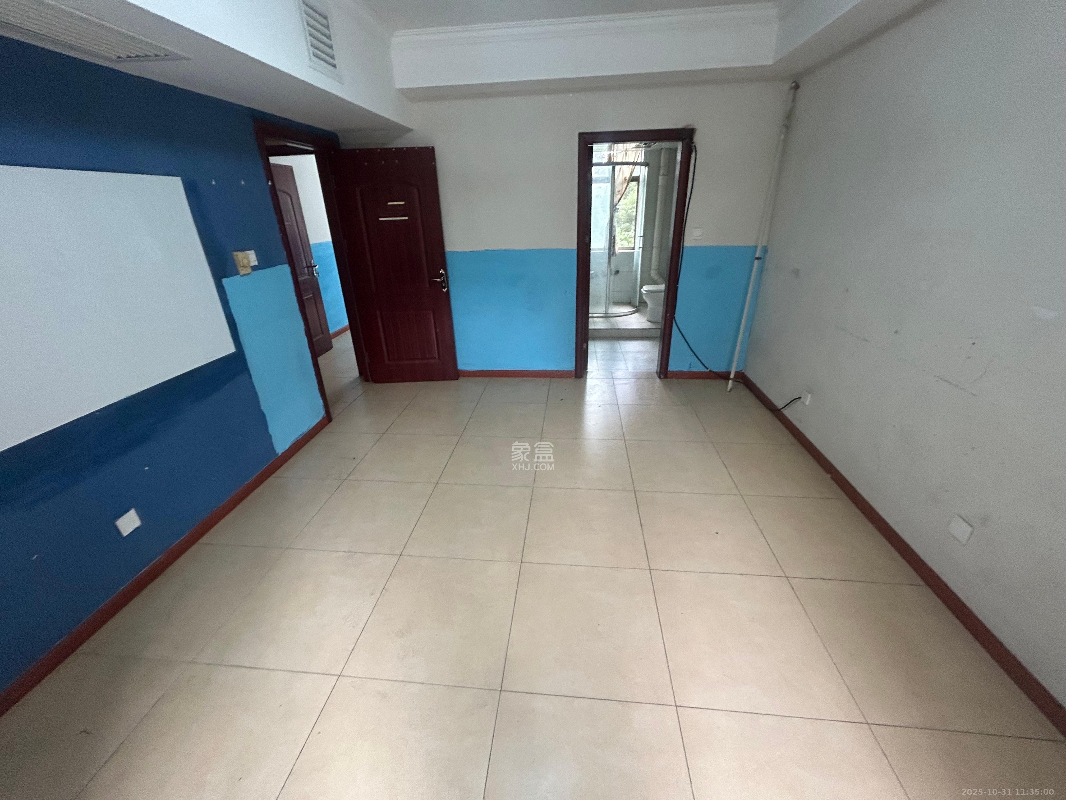 金色比华利  4室2厅2卫    2500.0元/月室内图