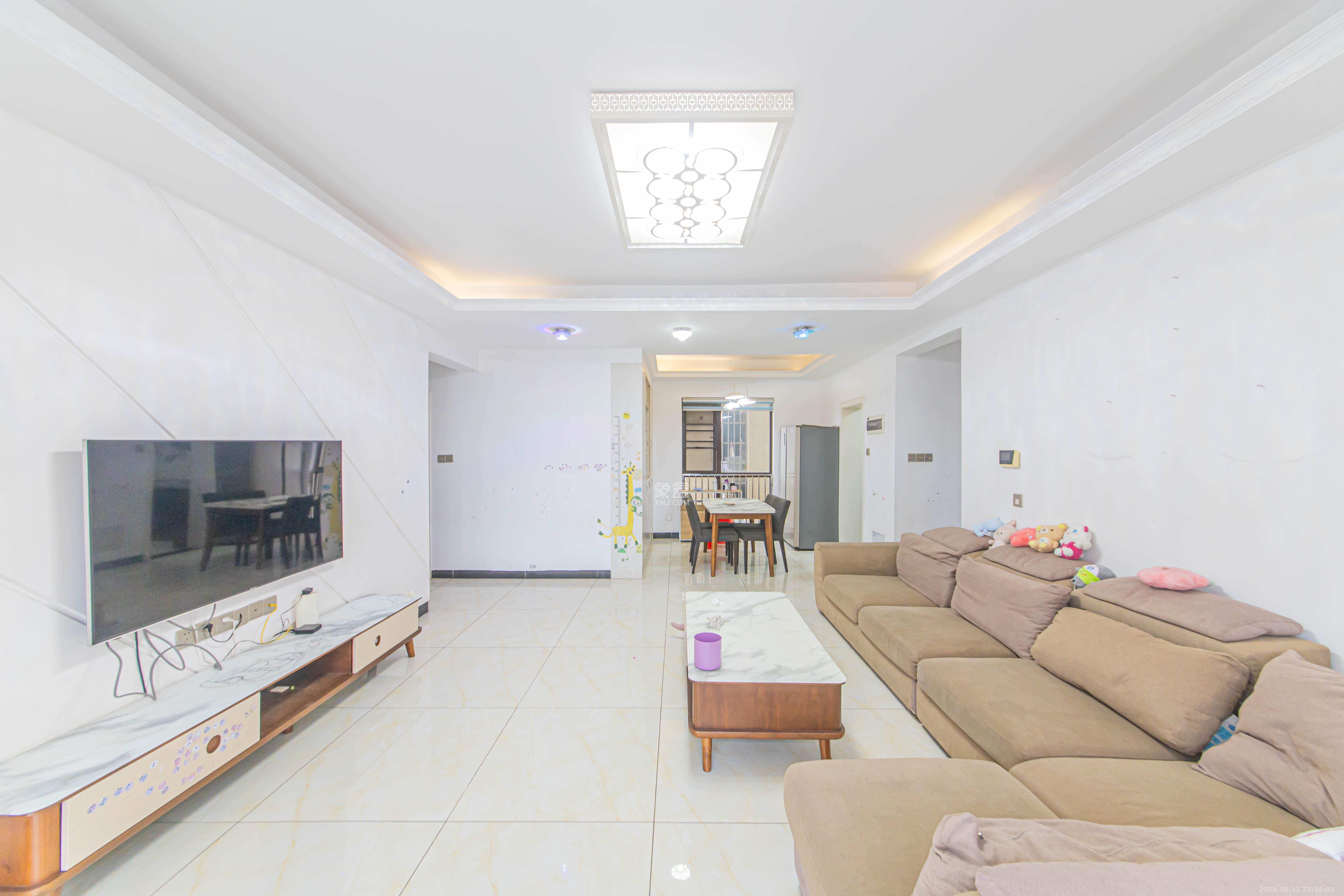 金房奥斯卡  4室2厅1卫    113.0万客厅