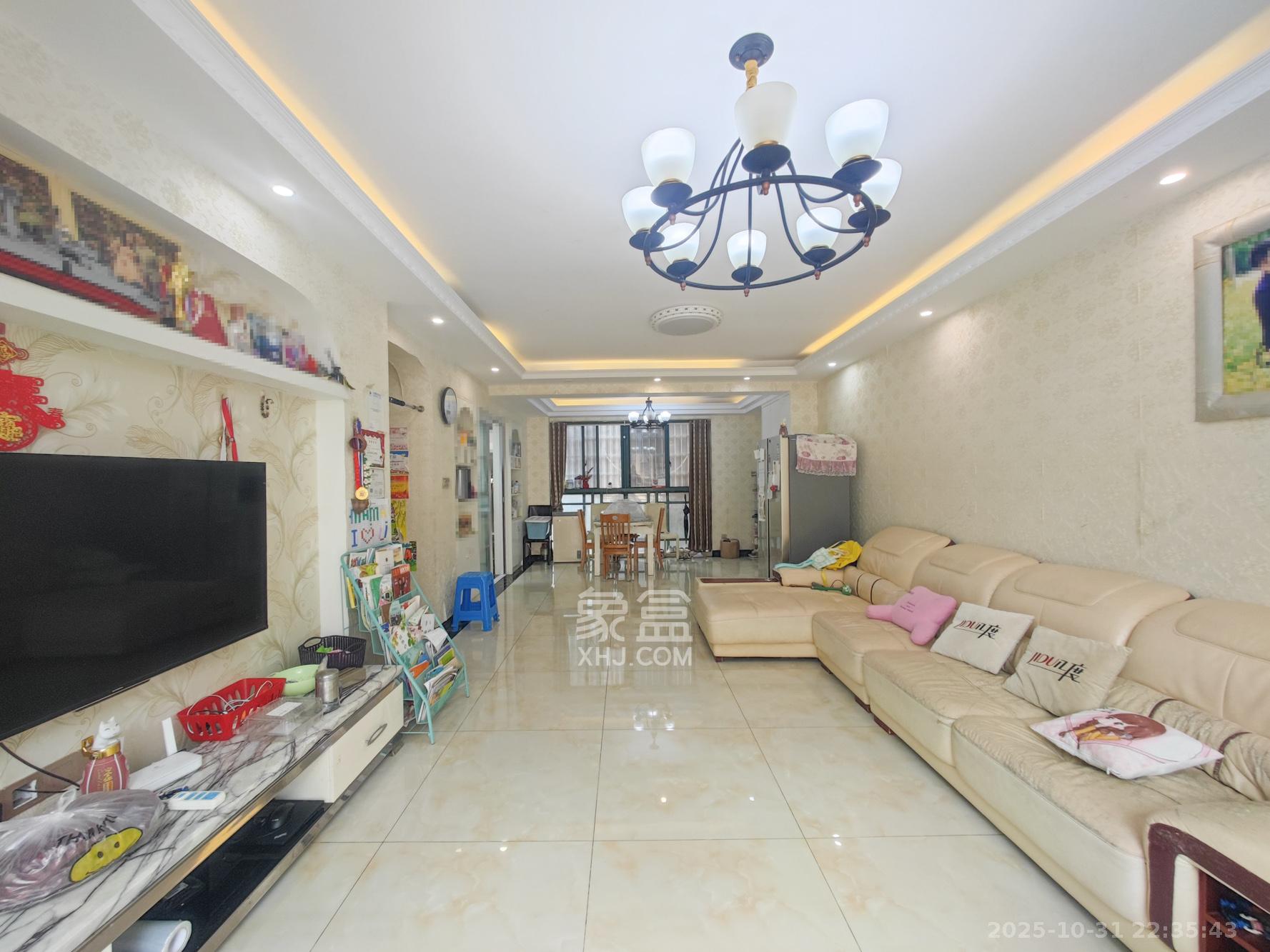 华盛世纪新城  4室2厅2卫    115.0万客厅